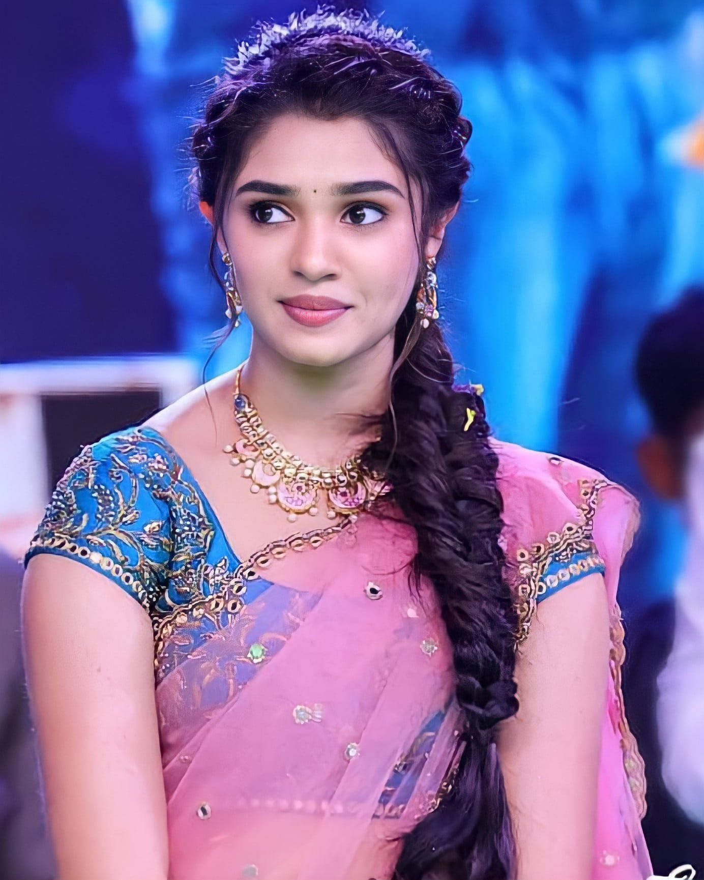pink and blue embroidered sari, long braid, blurred blue stage backdrop, HD Phone Wallpaper