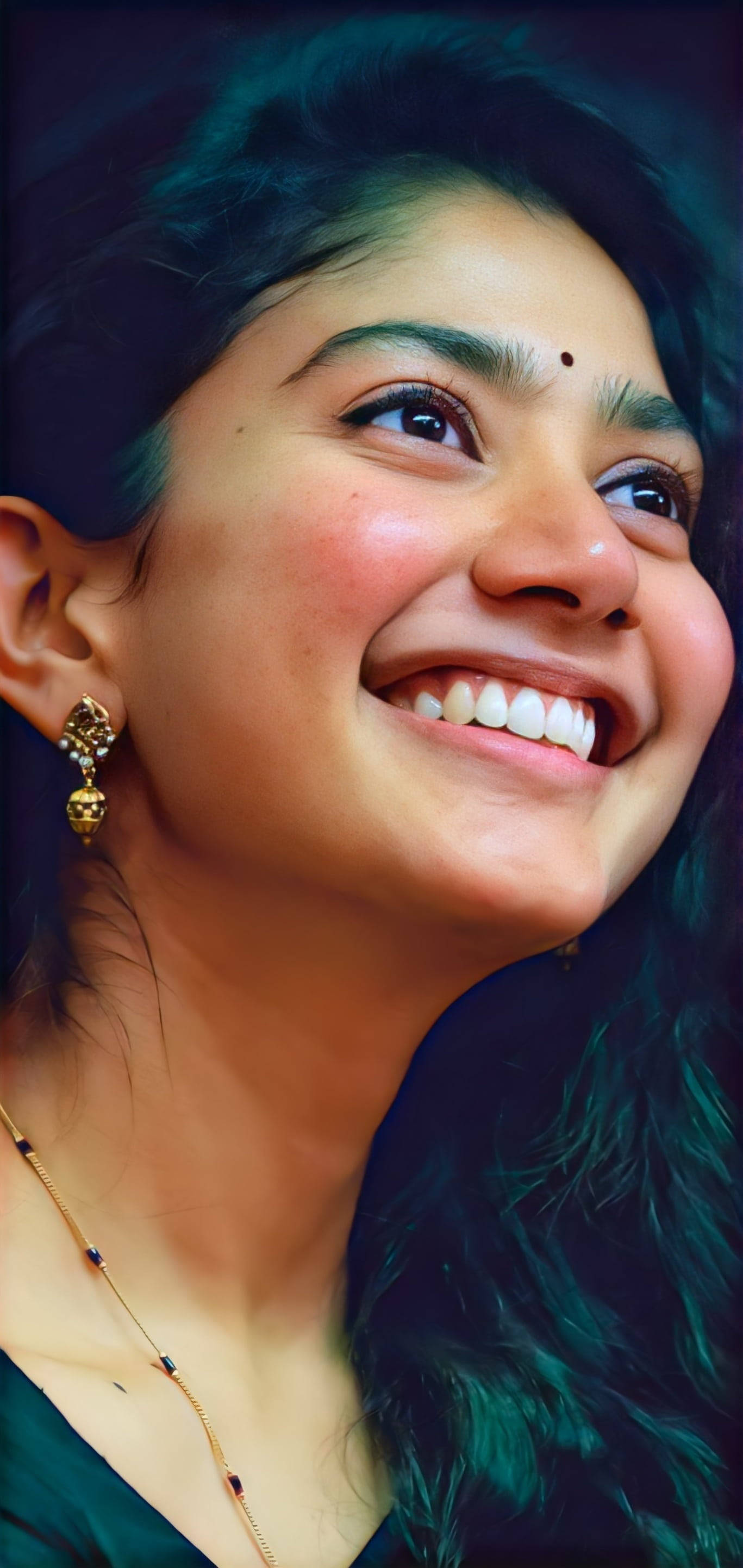 Telugu Heroines, dark hair, gold earrings, 2K Phone Wallpaper