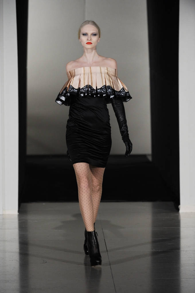 Temperley London, gold black dress, black ruched dress, SD Phone Wallpaper