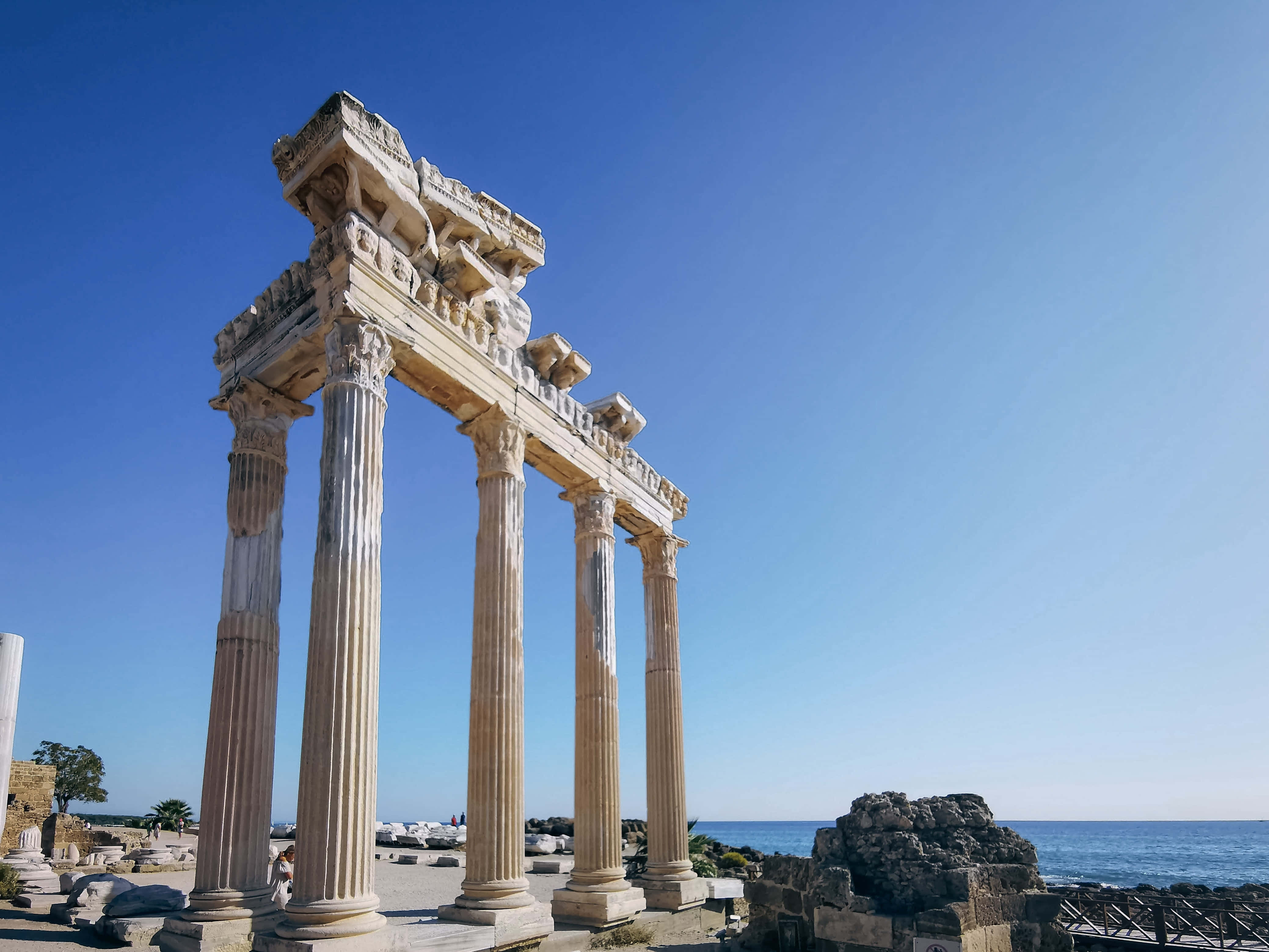 Temple Of Apollo, ancient stone columns, ruined temple, 4K Desktop Wallpaper