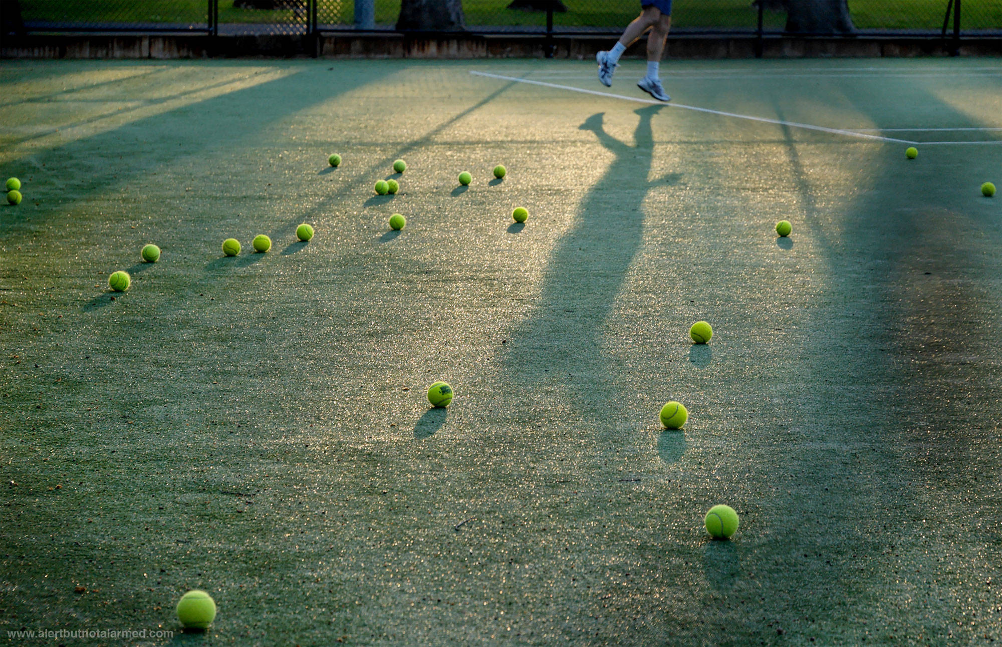 tennis balls, court, golden late afternoon light, Full HD Desktop Wallpaper