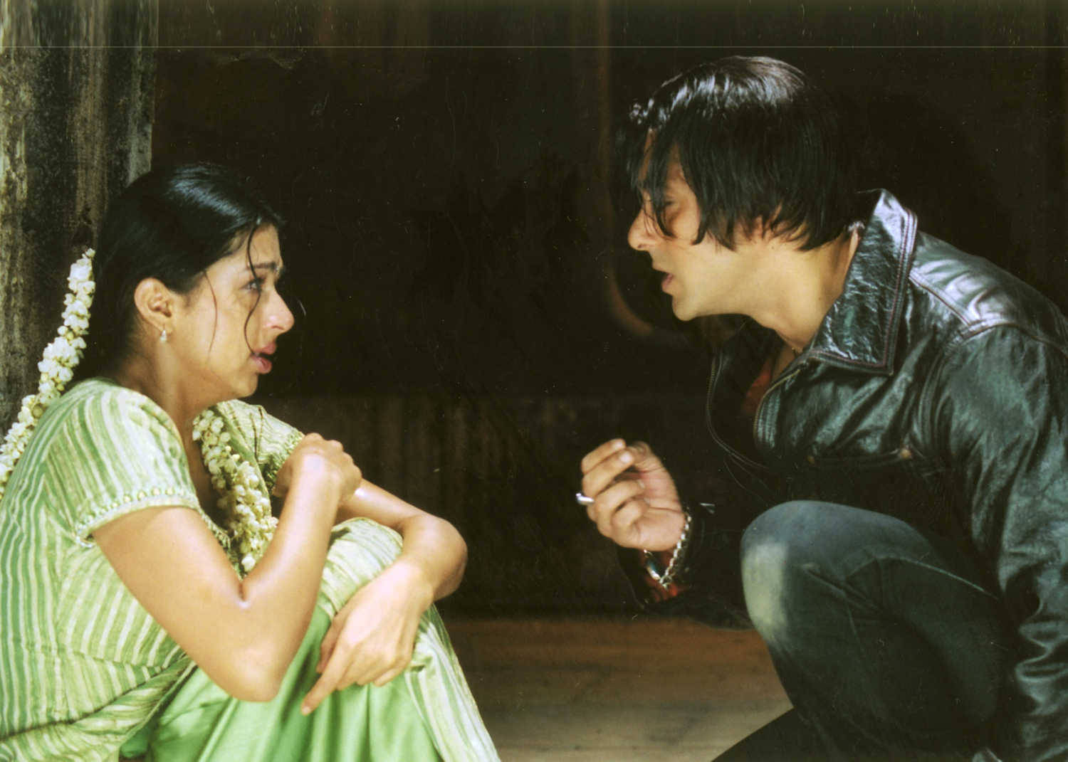 Tere Naam, black leather jacket, green sari, HD Desktop Wallpaper