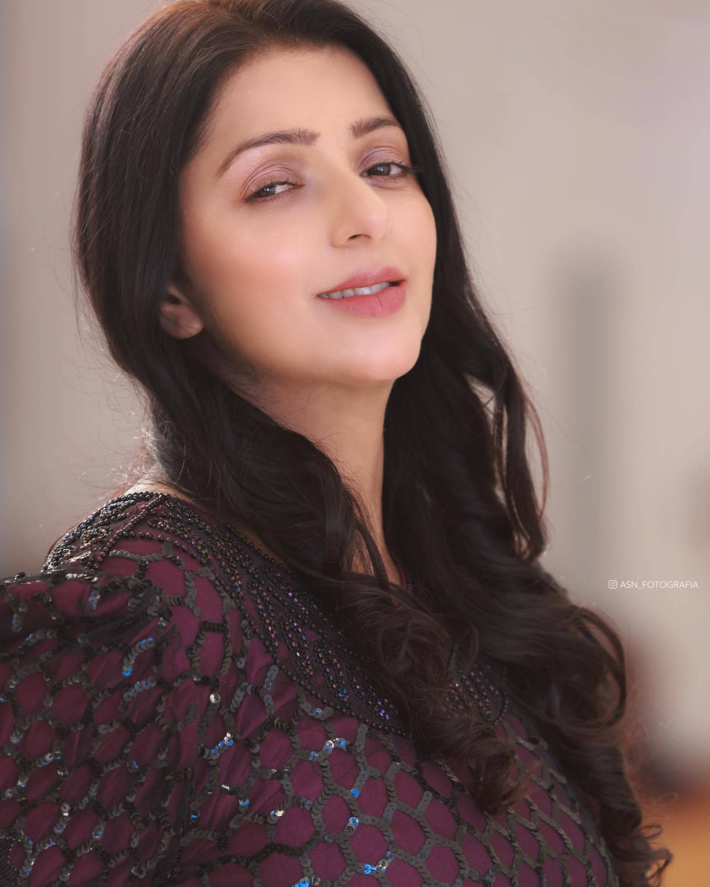 Tere Naam, lead actress, maroon sequined top, HD Phone Wallpaper