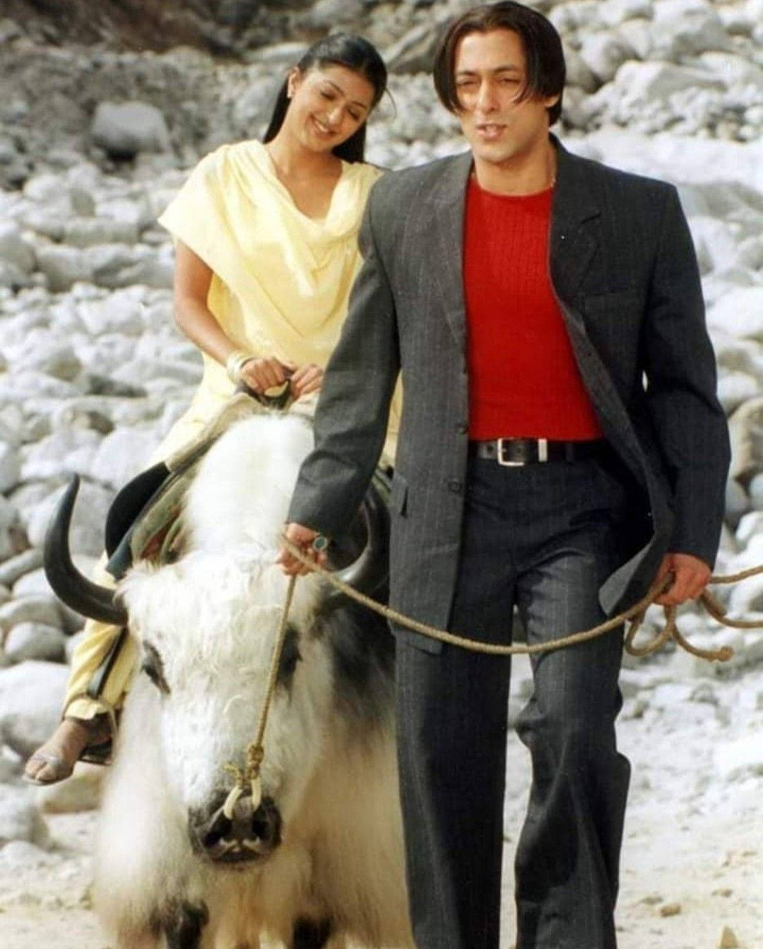 Tere Naam, white yak, red shirt, HD Phone Wallpaper