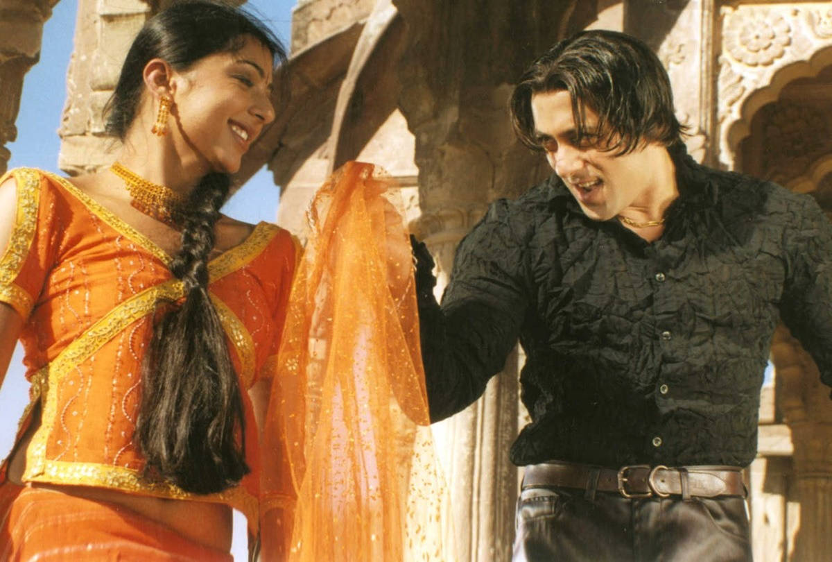 Tere Naam, orange traditional attire, black shirt, SD Desktop Wallpaper