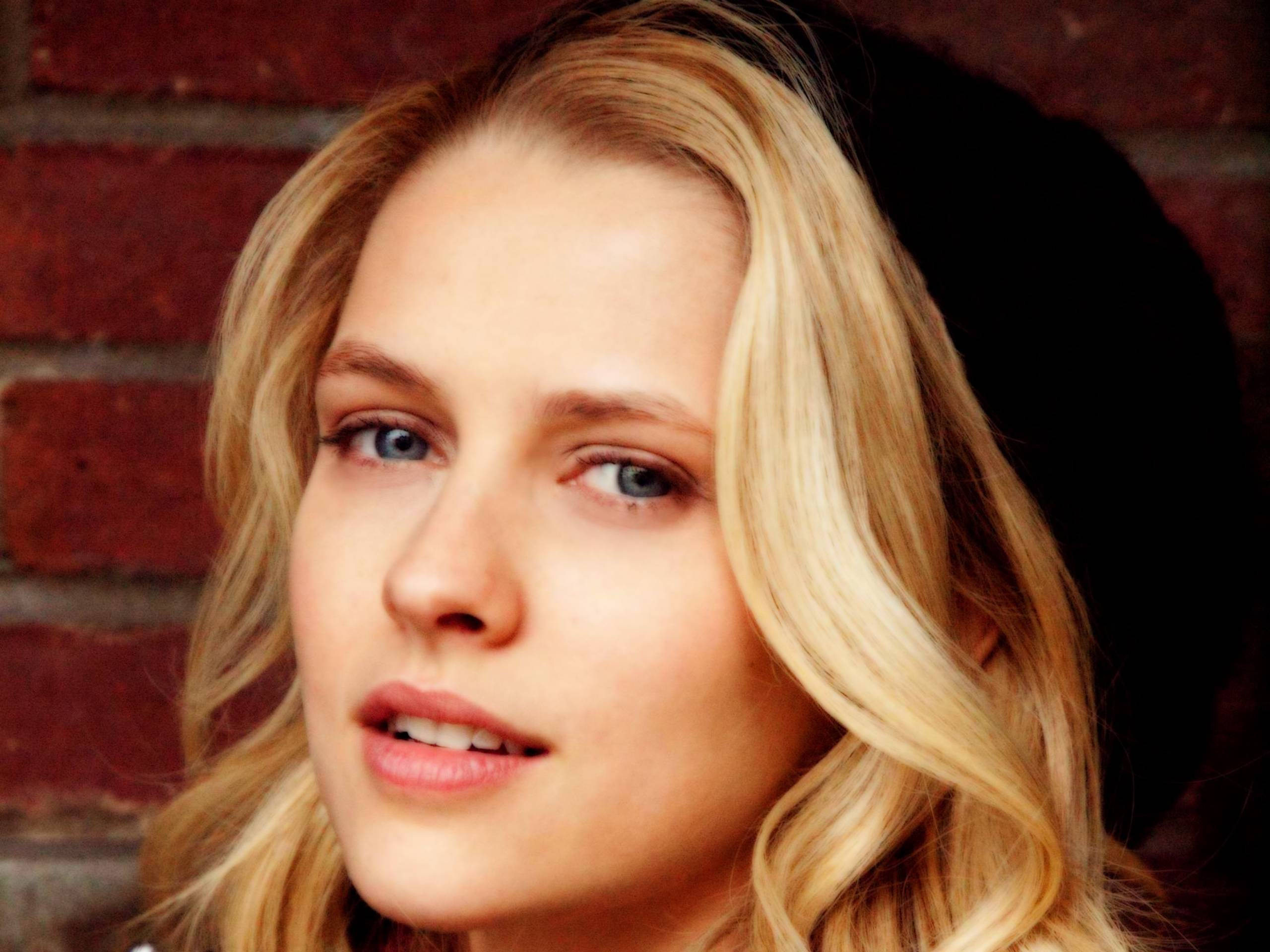 Teresa Palmer, red carpet event, blonde woman, 2K Desktop Wallpaper