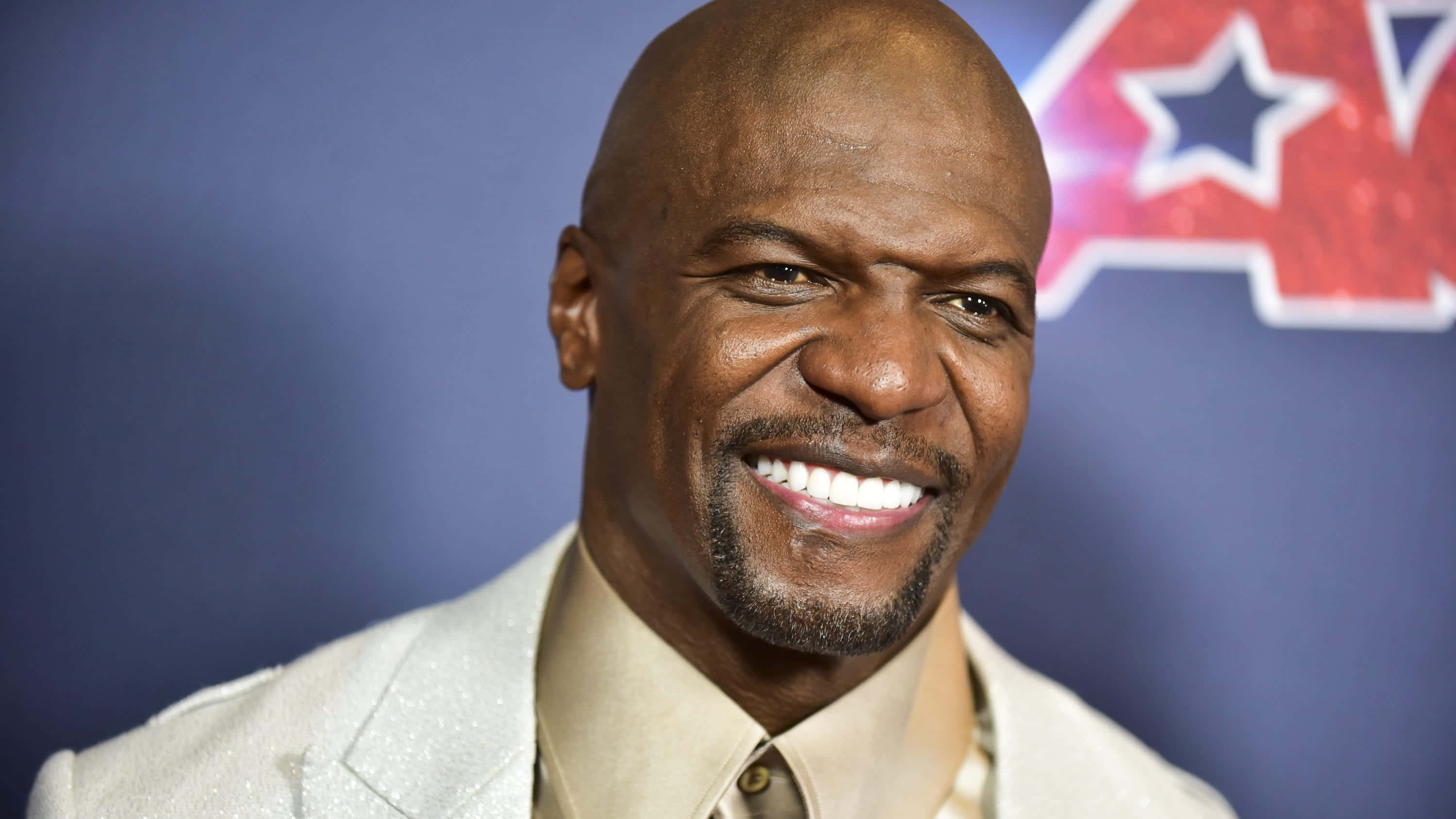 Terry Crews, shimmering white suit, blue backdrop, 2K Desktop Wallpaper
