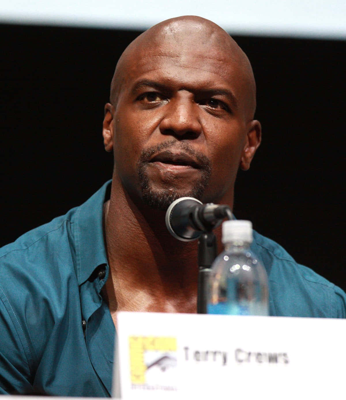 Terry Crews, teal shirt, microphone, HD Phone Wallpaper