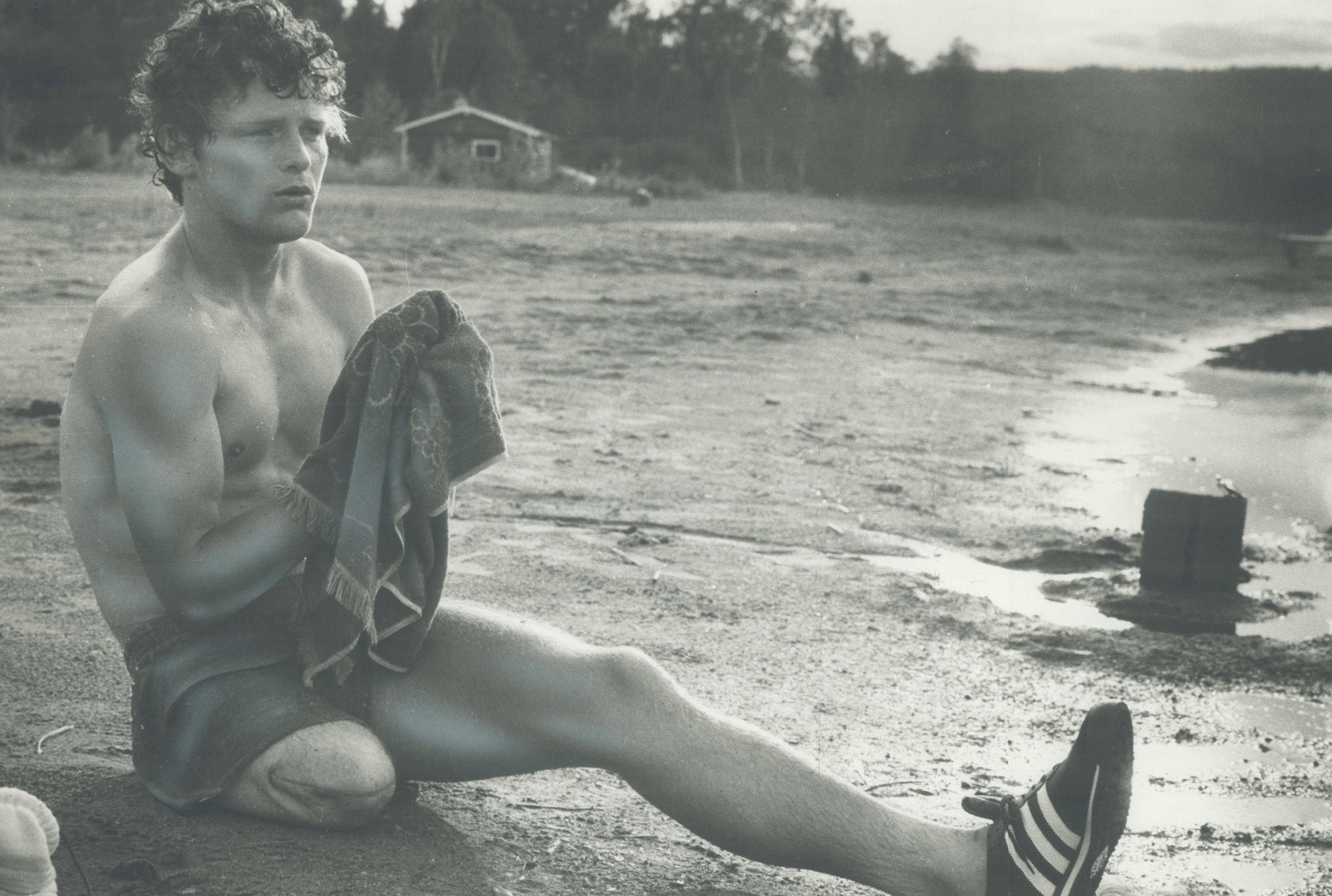 Terry Fox, shallow water puddle, distant cabin, 4K Desktop Wallpaper