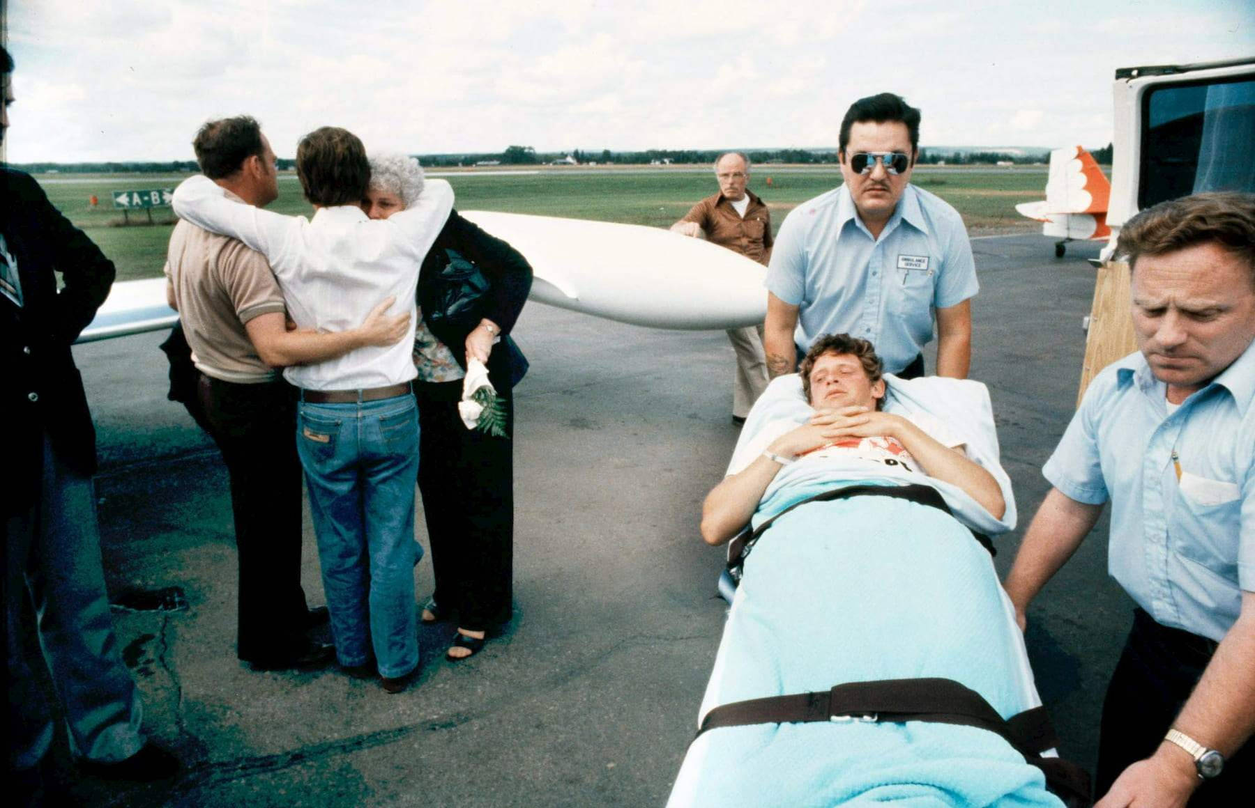 Terry Fox, stretcher, airport tarmac, HD Desktop Wallpaper