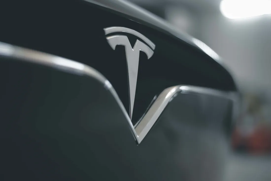 Tesla Logo 4K