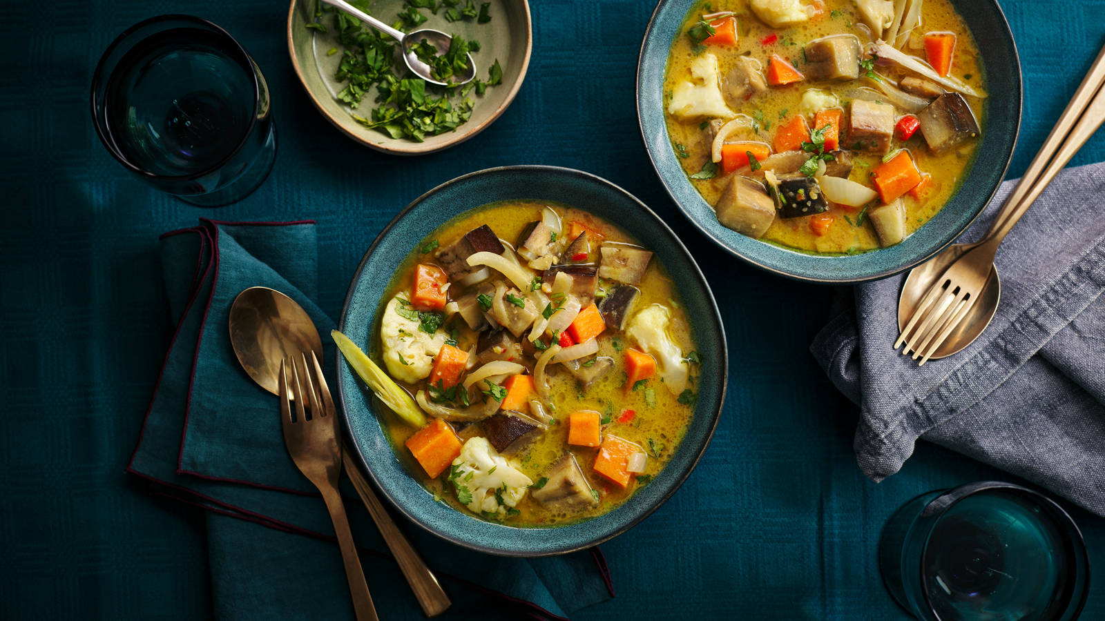 traditional recipe thai curry, deep blue tablecloth, gold cutlery, HD Desktop Wallpaper
