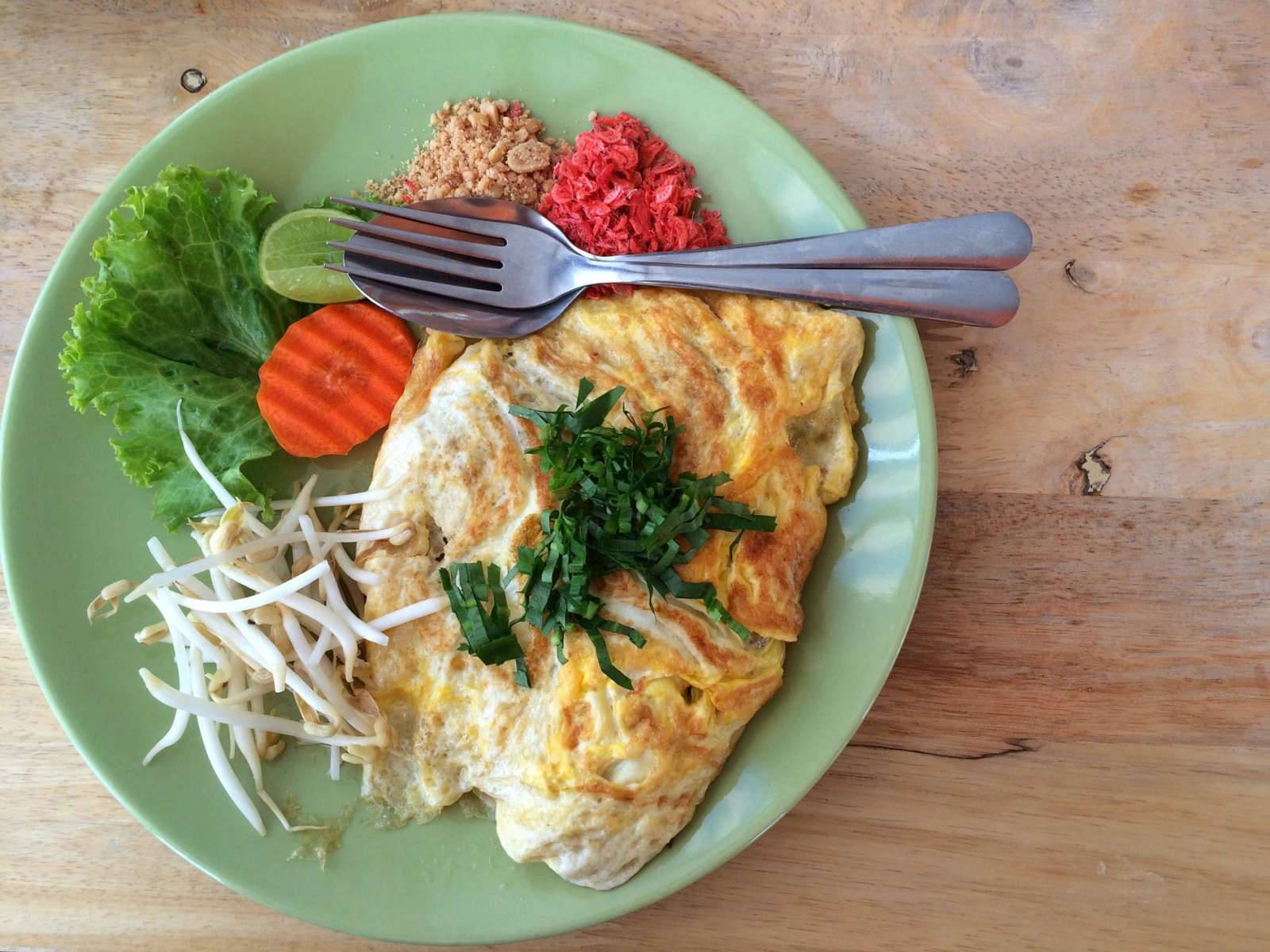 green thai curry omelette, golden omelet, green plate, HD Desktop Wallpaper