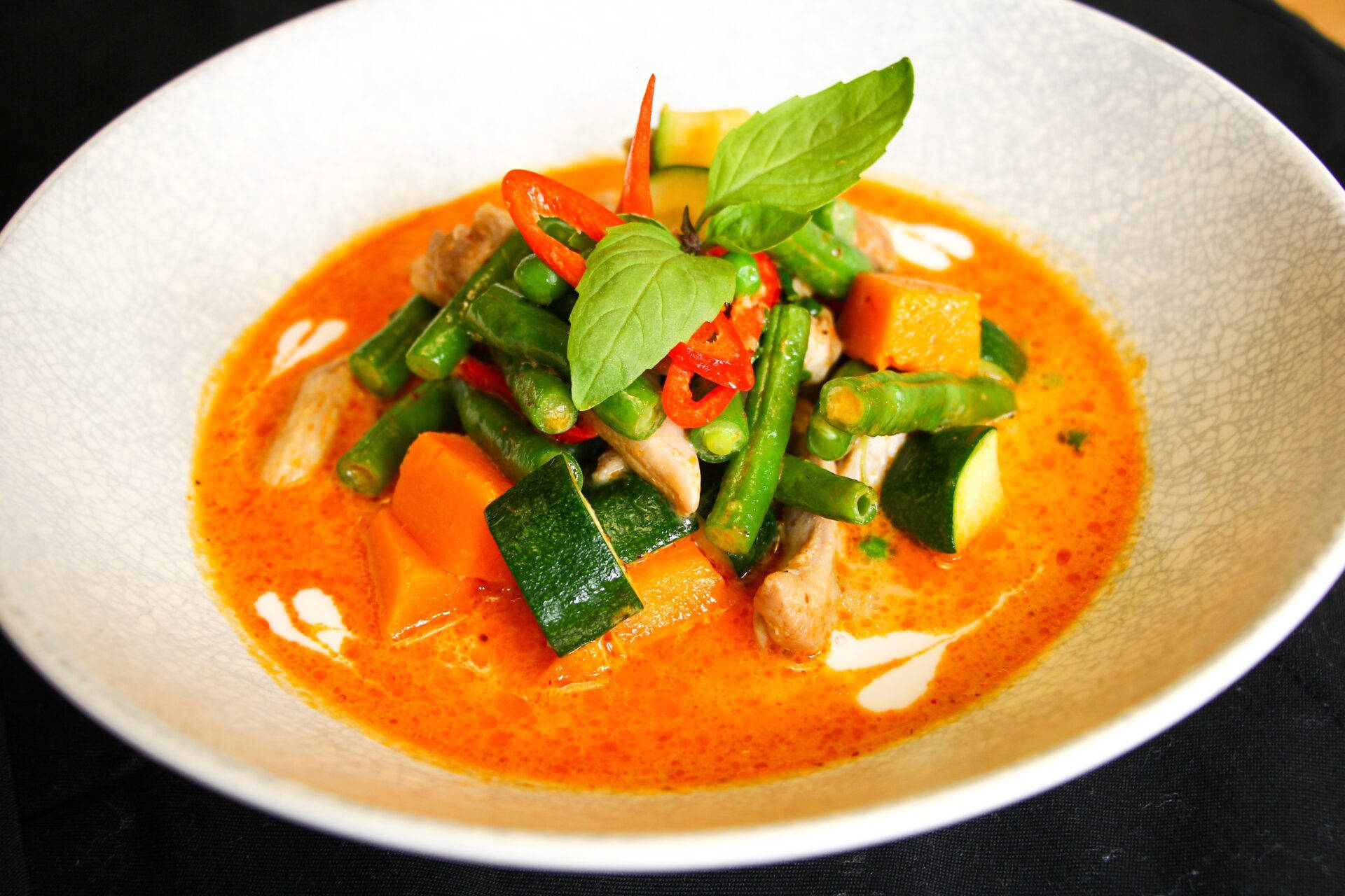 Red Thai Curry, artistic plating, green beans, Full HD Desktop Wallpaper