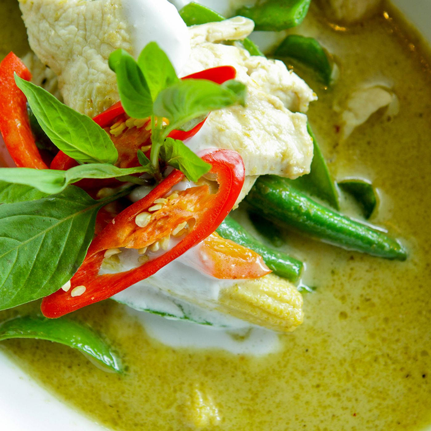 Green Thai Curry, tender chicken, red chilies, HD Desktop Wallpaper