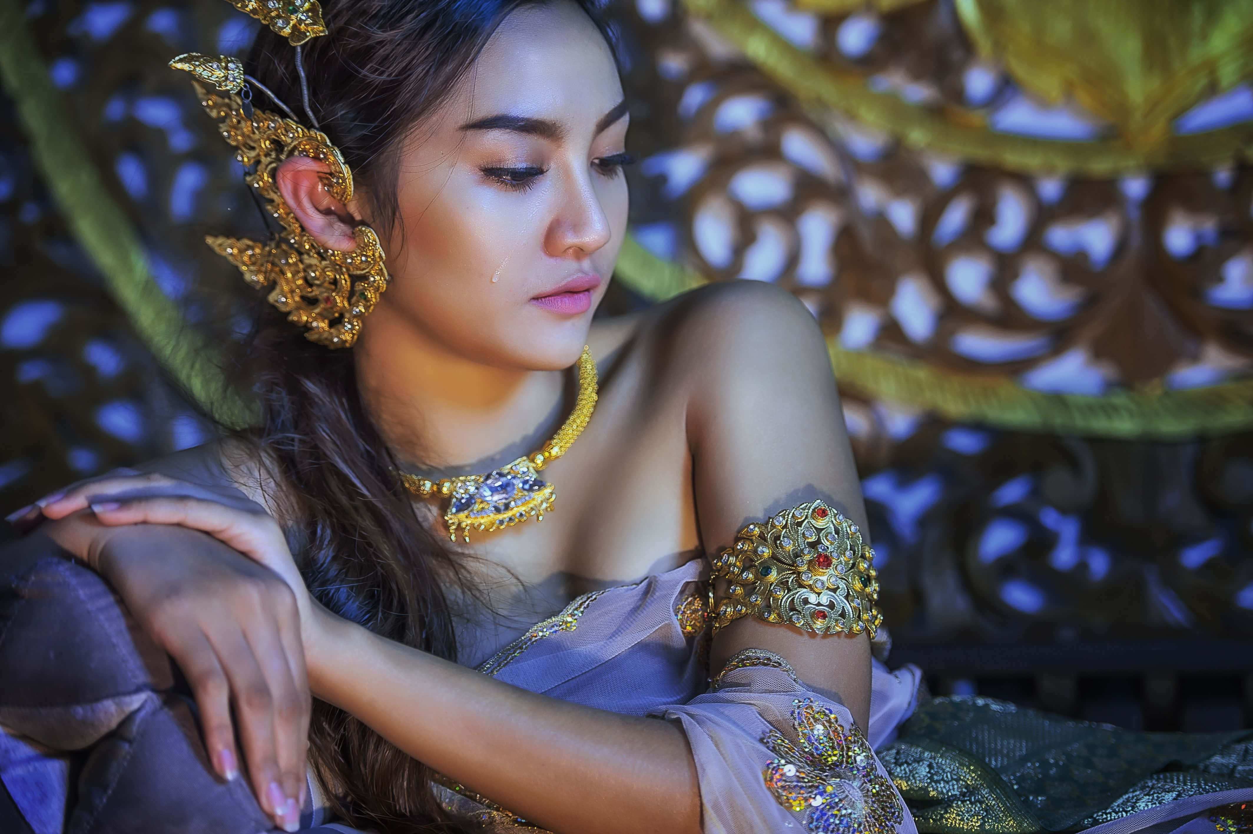 Thai Girl, gold accessories, purple attire, 4K Desktop Wallpaper