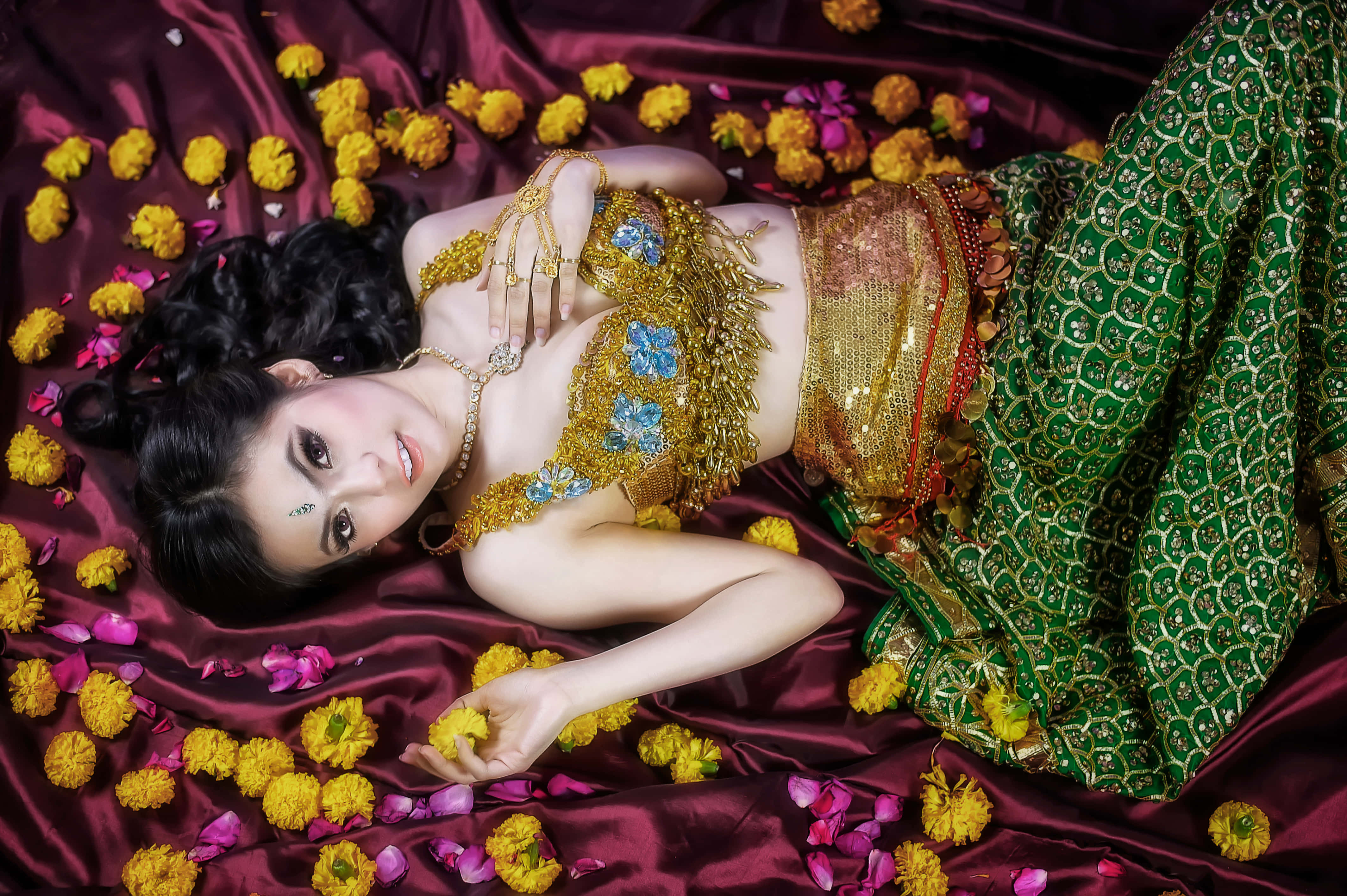 Thai Girl, yellow marigolds, pink petals, 4K Desktop Wallpaper