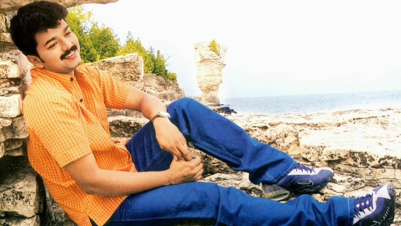 Orange Blue Thalapathy HD, orange shirt, blue jeans, HD Desktop Wallpaper