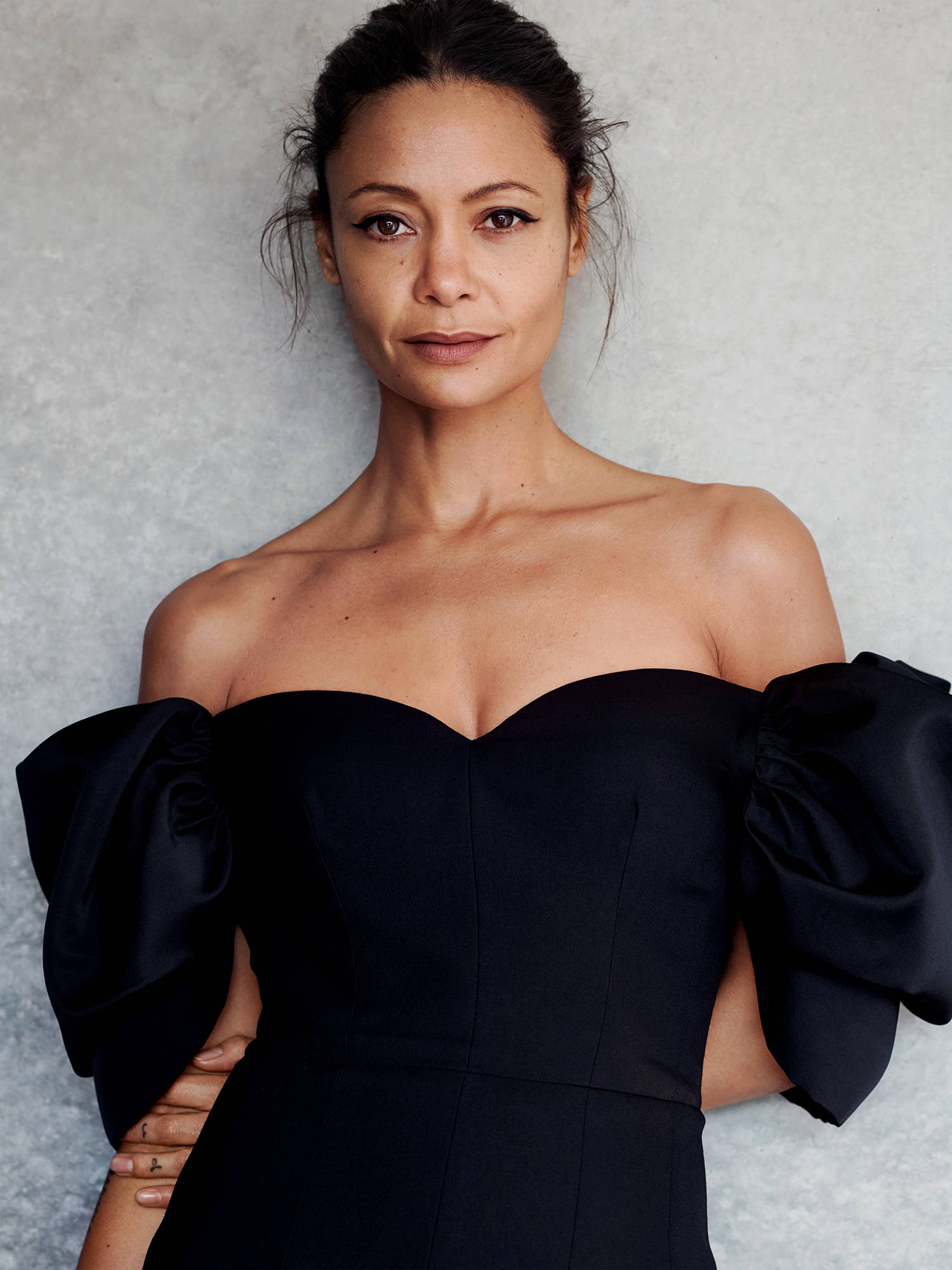 Thandiwe Newton, black off-shoulder gown, voluminous sleeves, Full HD Phone Wallpaper