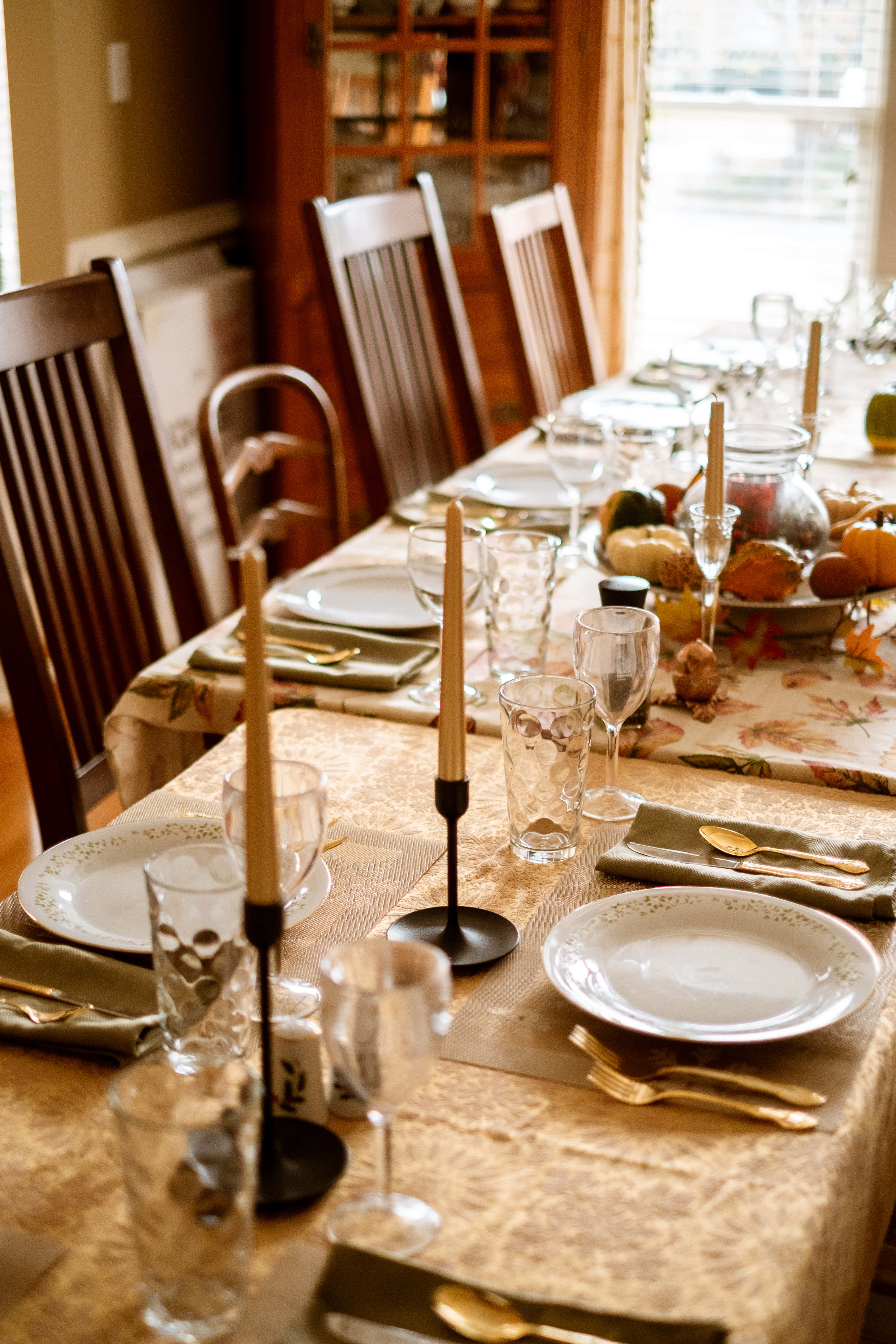 Happy Thanksgiving Desktop Celebrations, dining table, festive autumn meal, 5K Phone Wallpaper