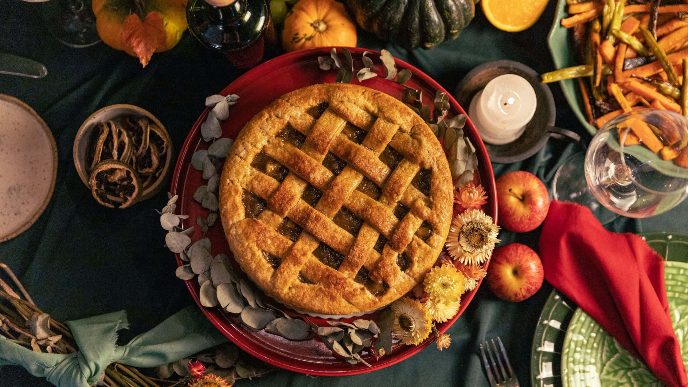 Thanksgiving Pie, golden lattice-topped pie, festive autumn table, Full HD Desktop Wallpaper