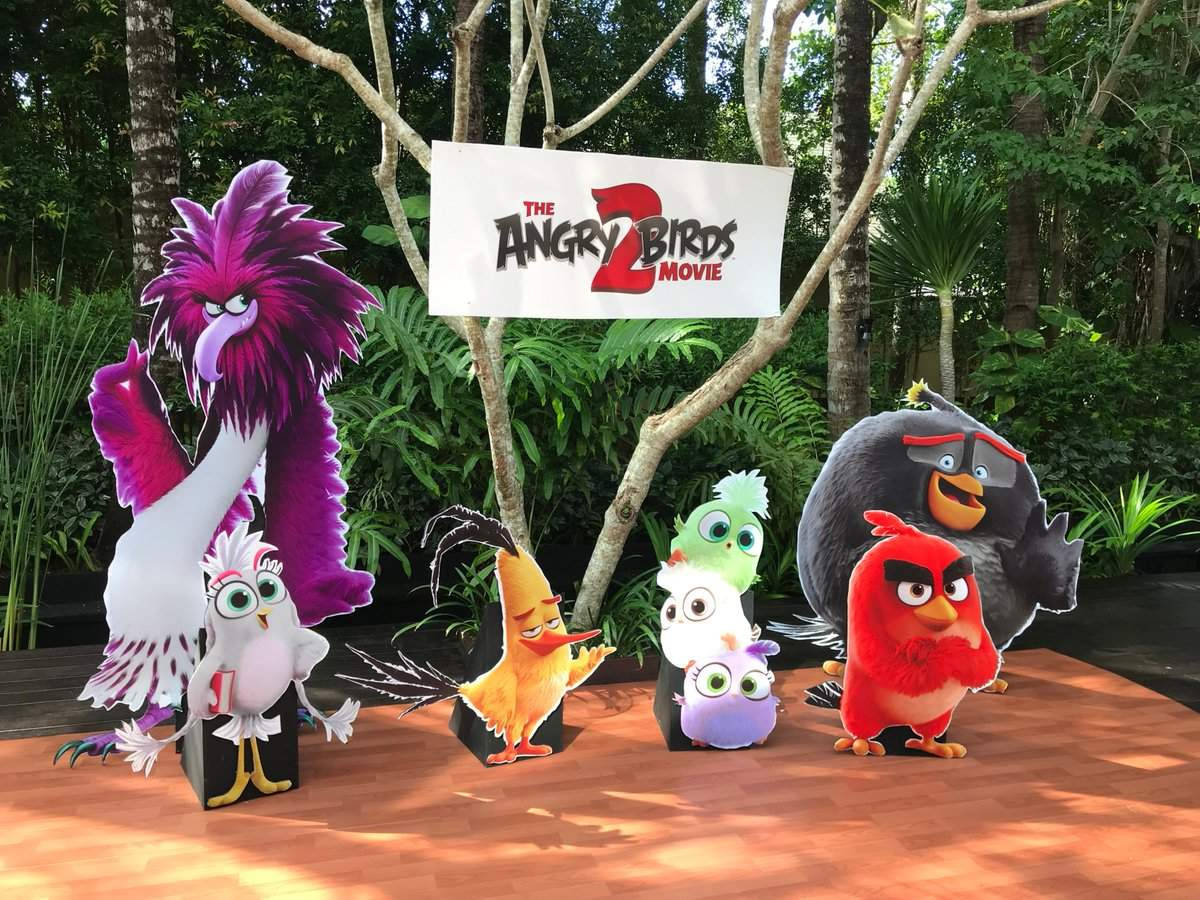 The Angry Birds Movie 2, cast standie, colorful Angry Birds movie character cutouts, SD Desktop Wallpaper