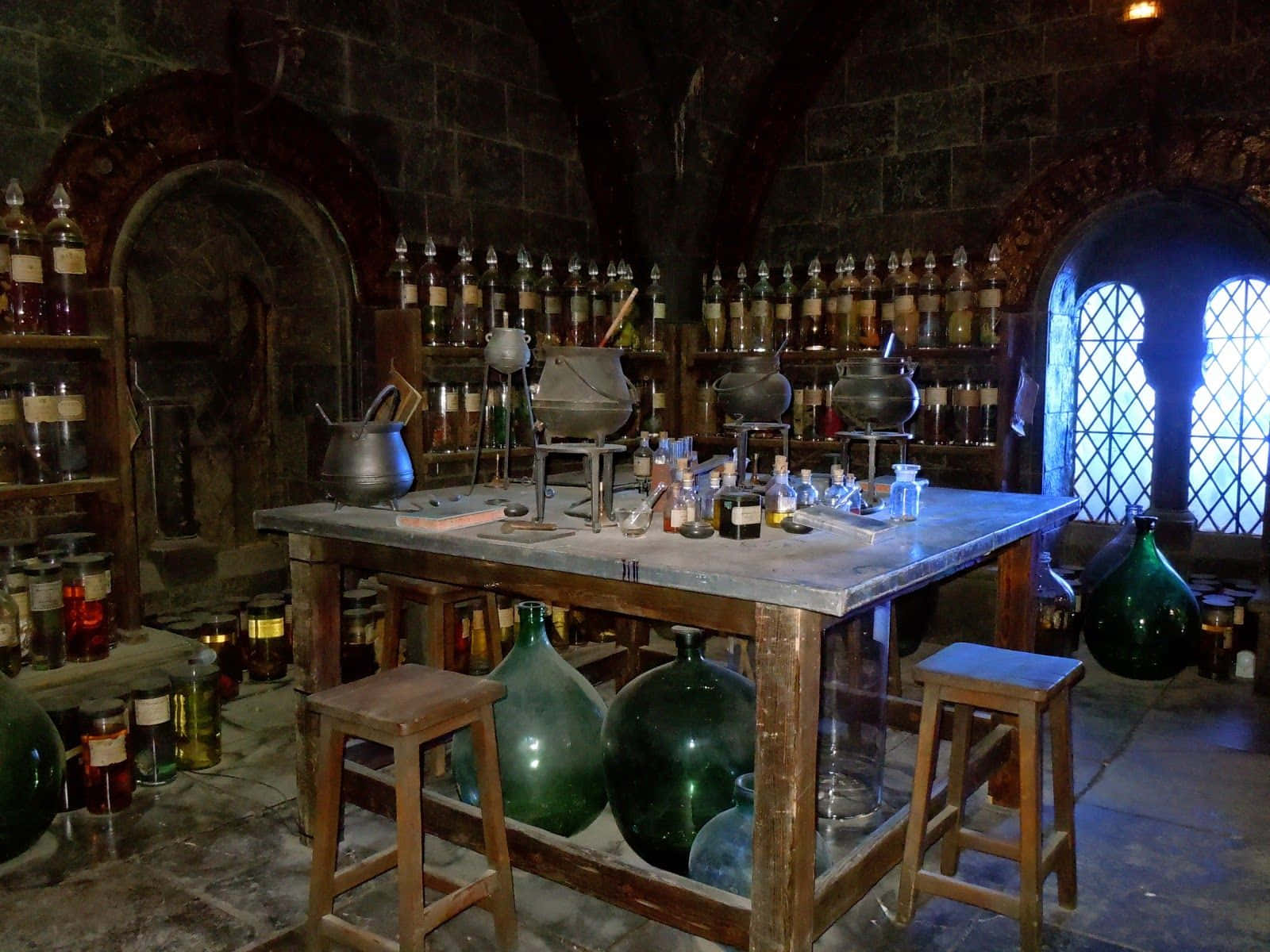 Hogwarts, potions class, medieval stone laboratory, HD Desktop Wallpaper
