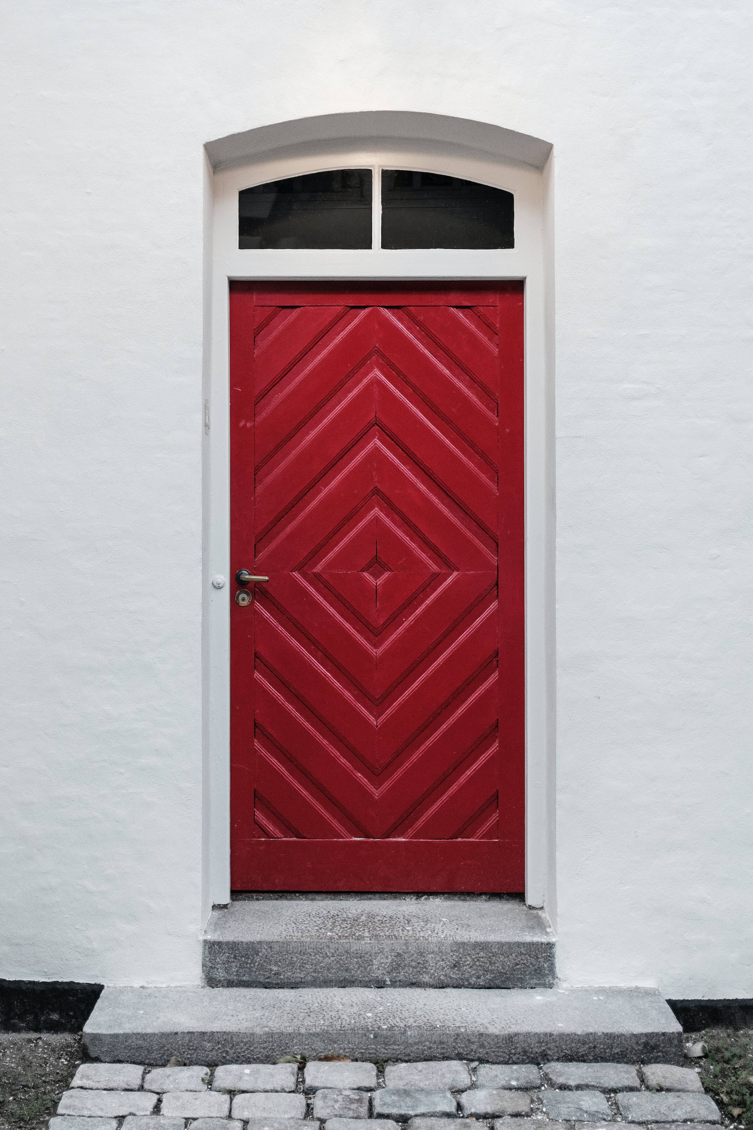 red carved door, geometrical design, diamond patterns, 2K Phone Wallpaper