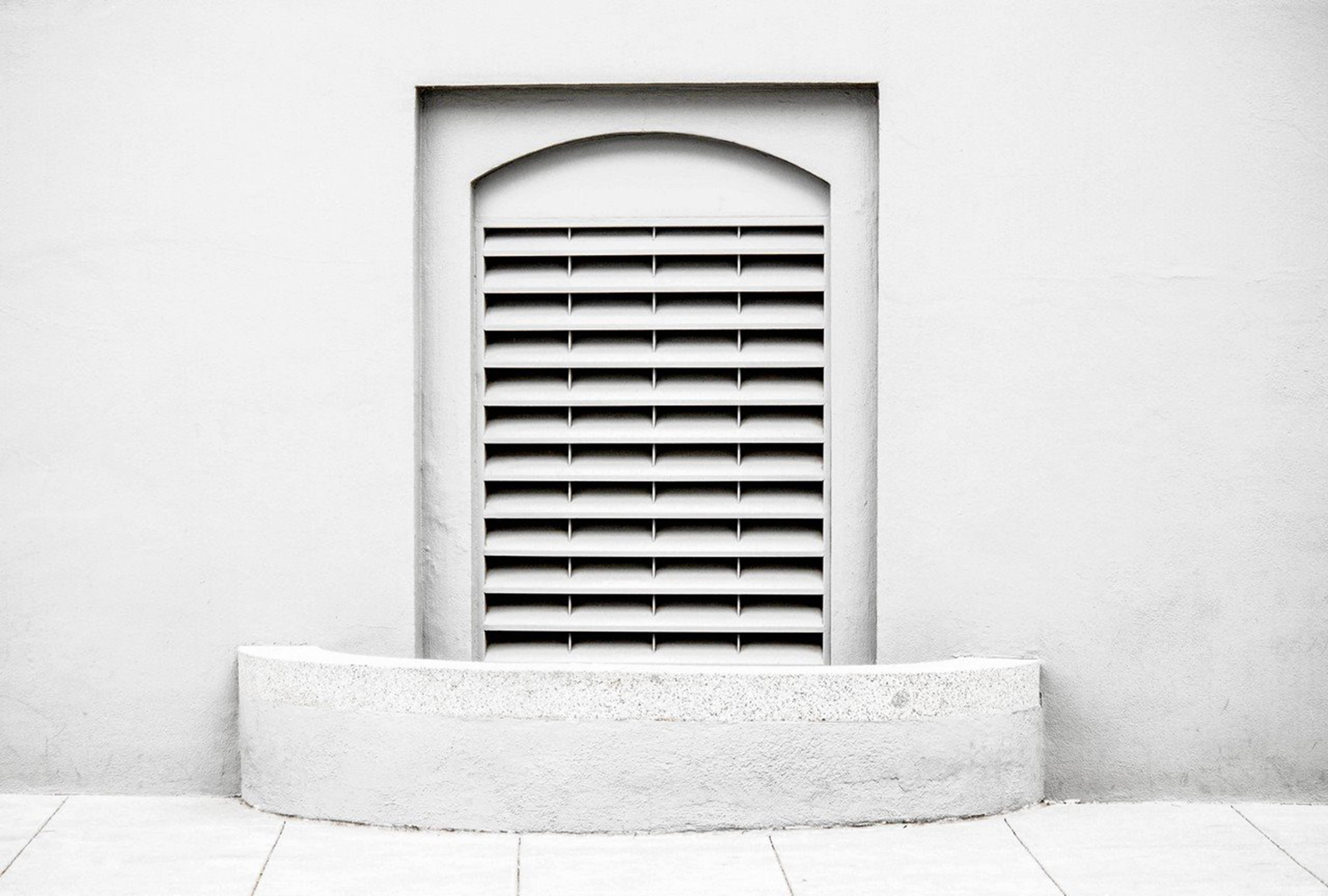 plain white small door, louvered vent, arched niche, 4K Desktop Wallpaper