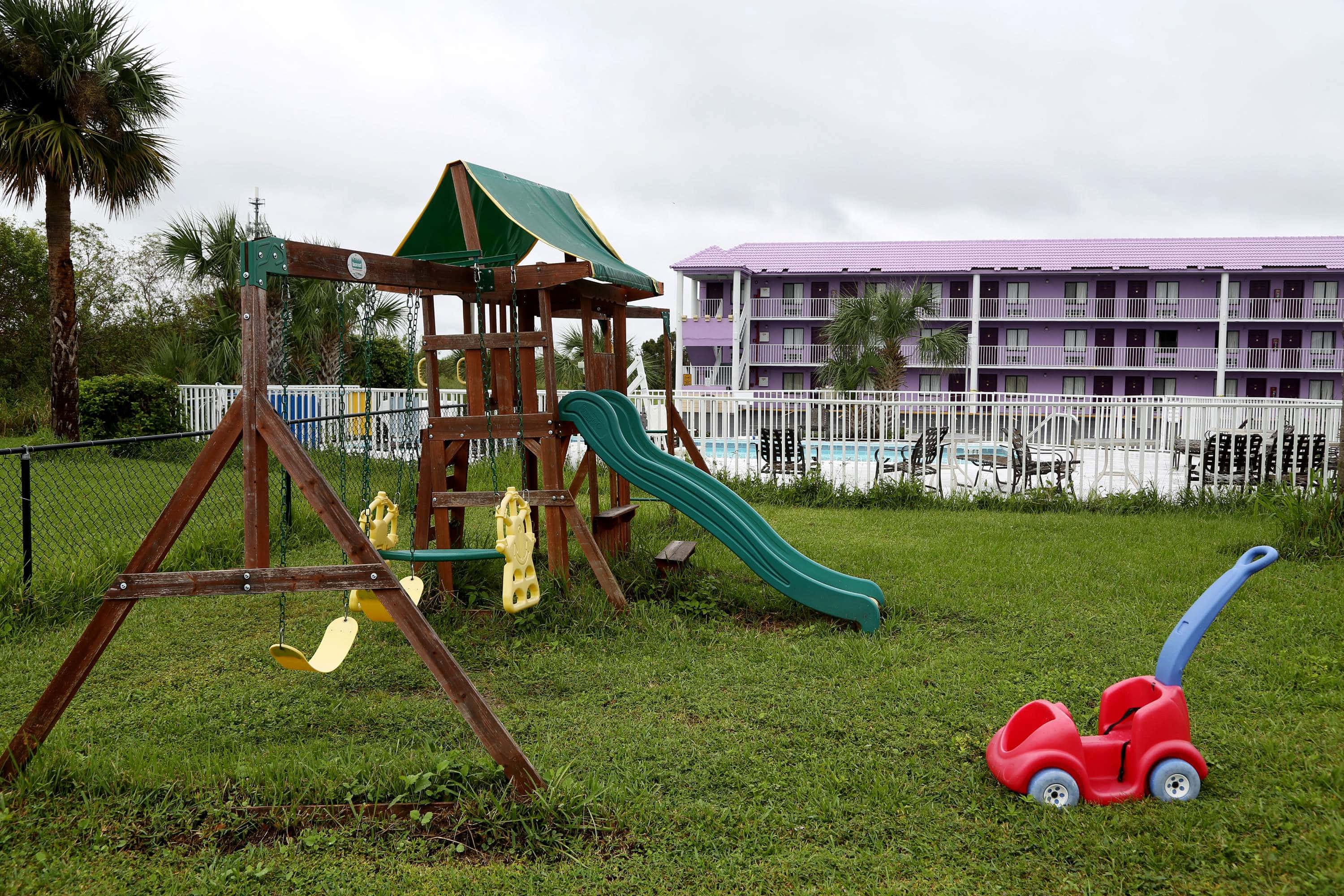 Florida Project, wooden playground, green slide, 2K Desktop Wallpaper