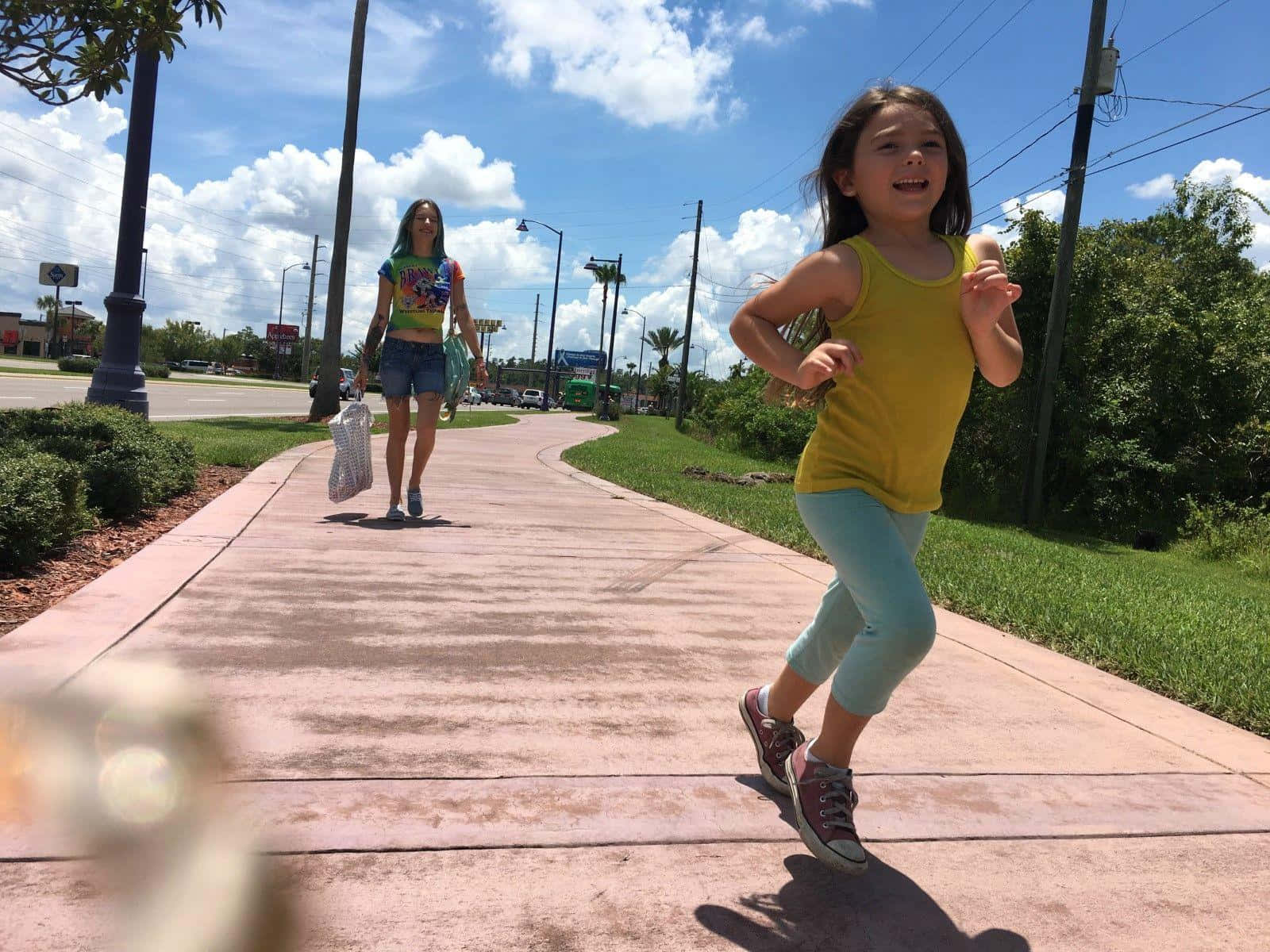 The Florida Project, yellow top, sunny sidewalk, HD Desktop Wallpaper