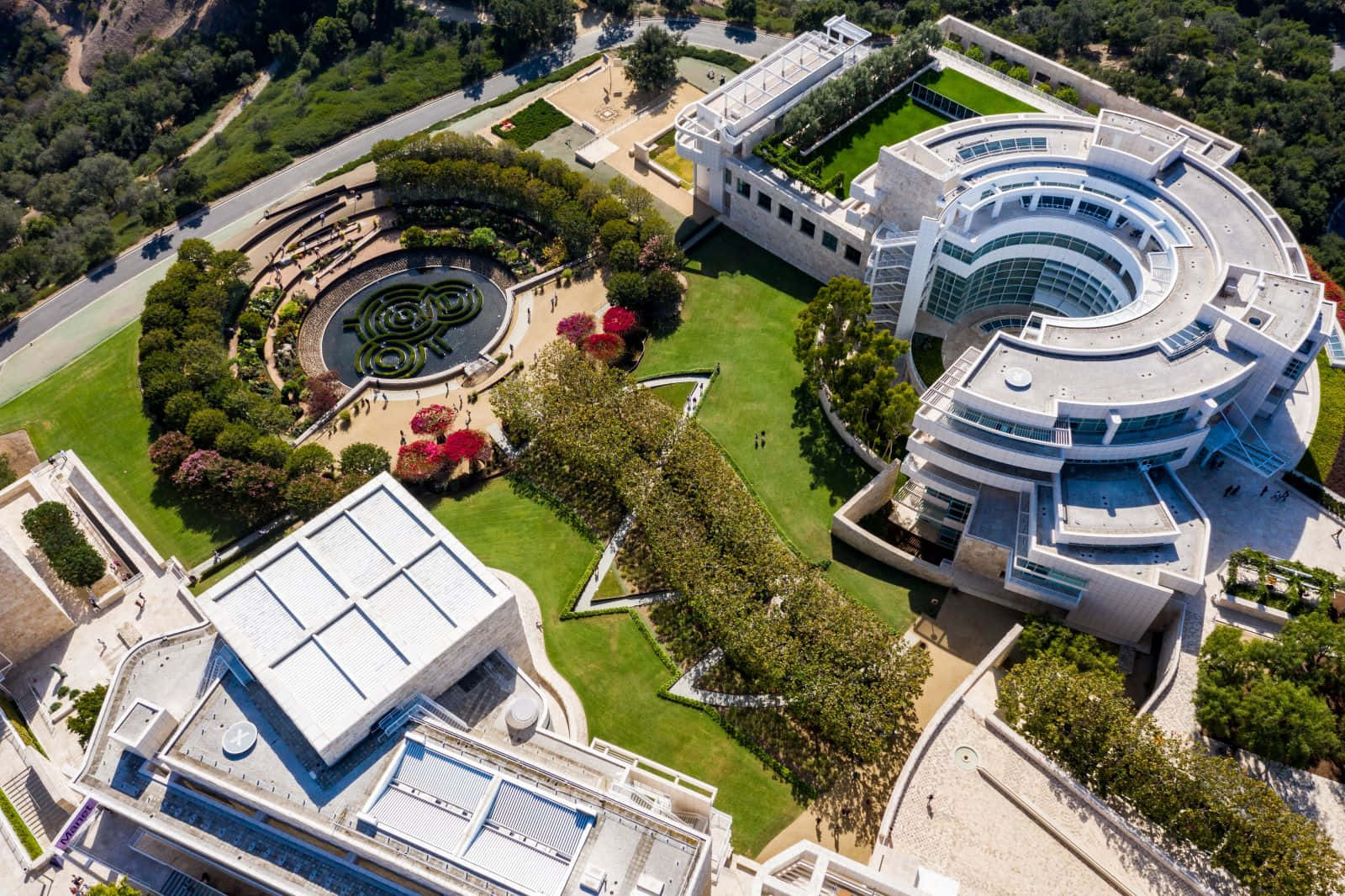 Getty Center, modern white spiral building, manicured green lawns, HD Desktop Wallpaper