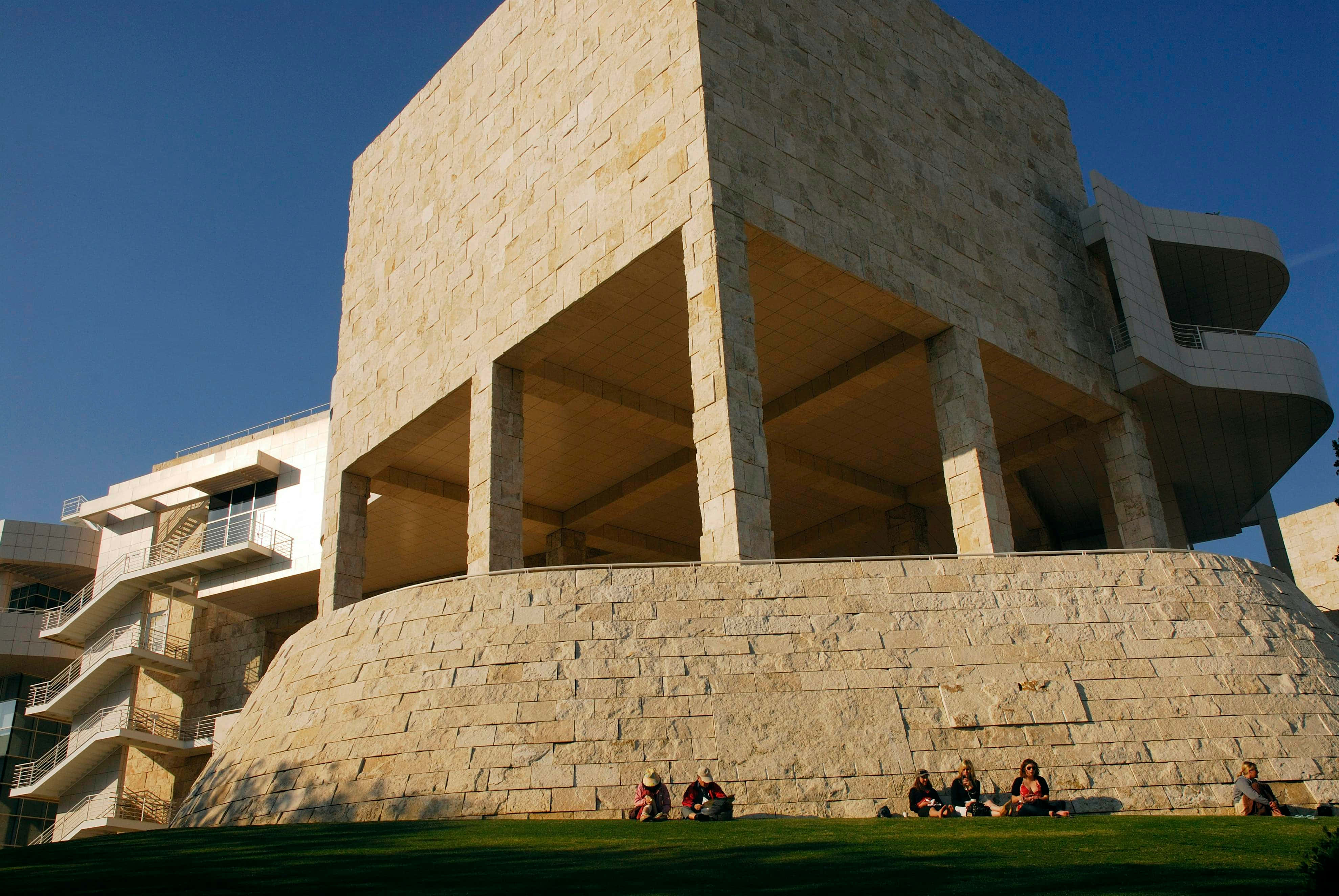 Getty Center, modern stone building, geometric cutouts, 4K Desktop Wallpaper