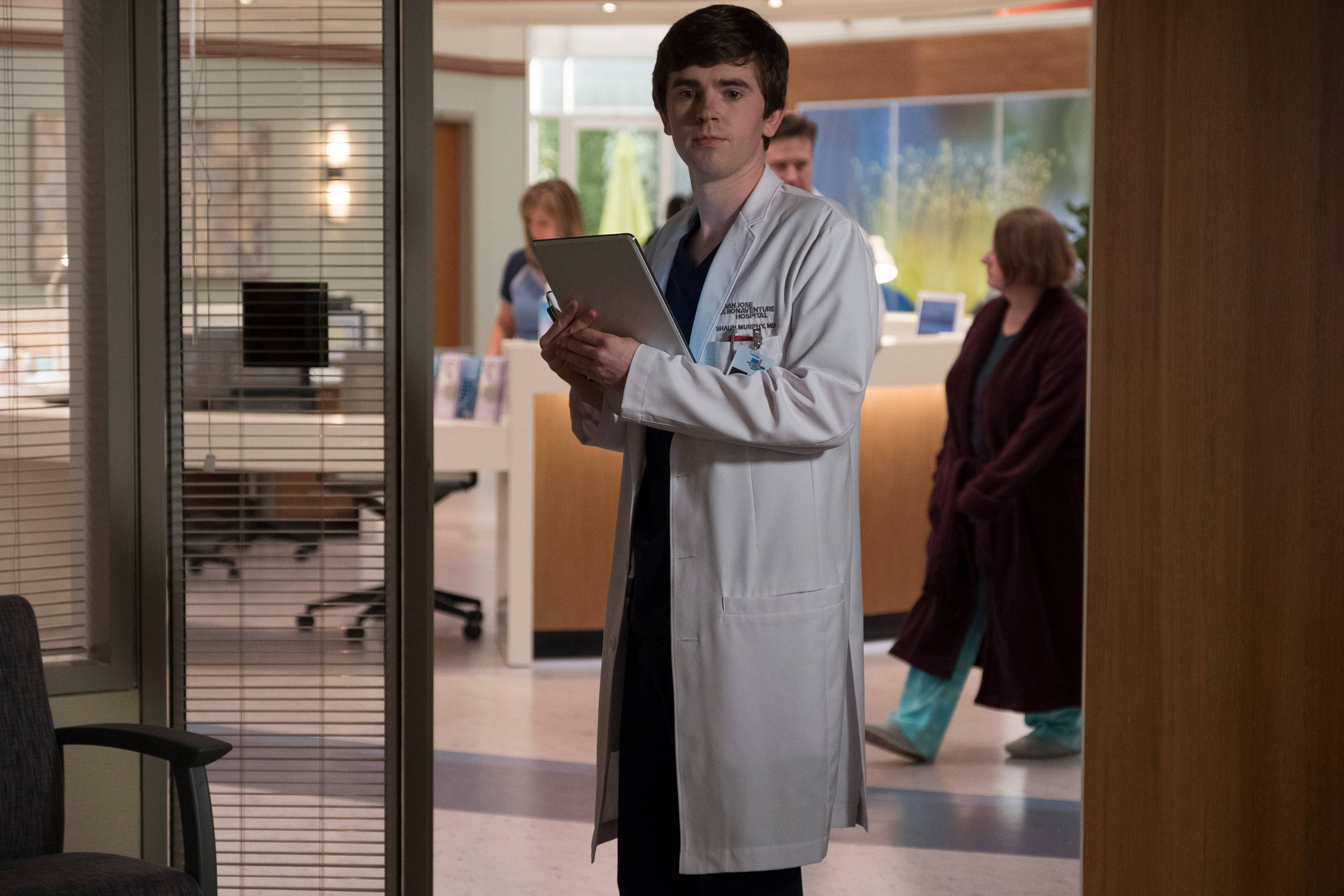 The Good Doctor, lonesome face, white lab coat, 2K Desktop Wallpaper