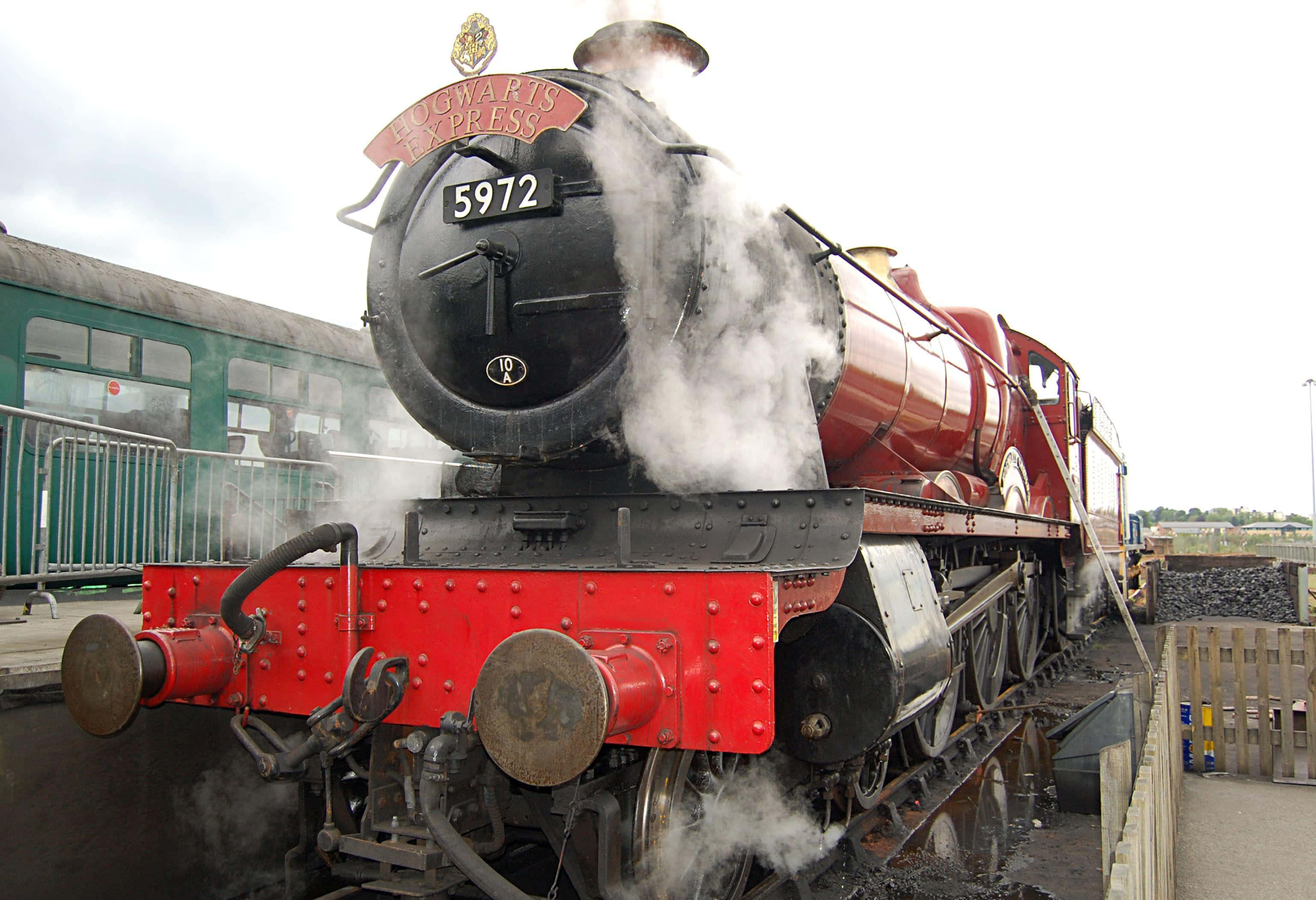 Hogwarts Express, red and black, steam train, 2K Desktop Wallpaper