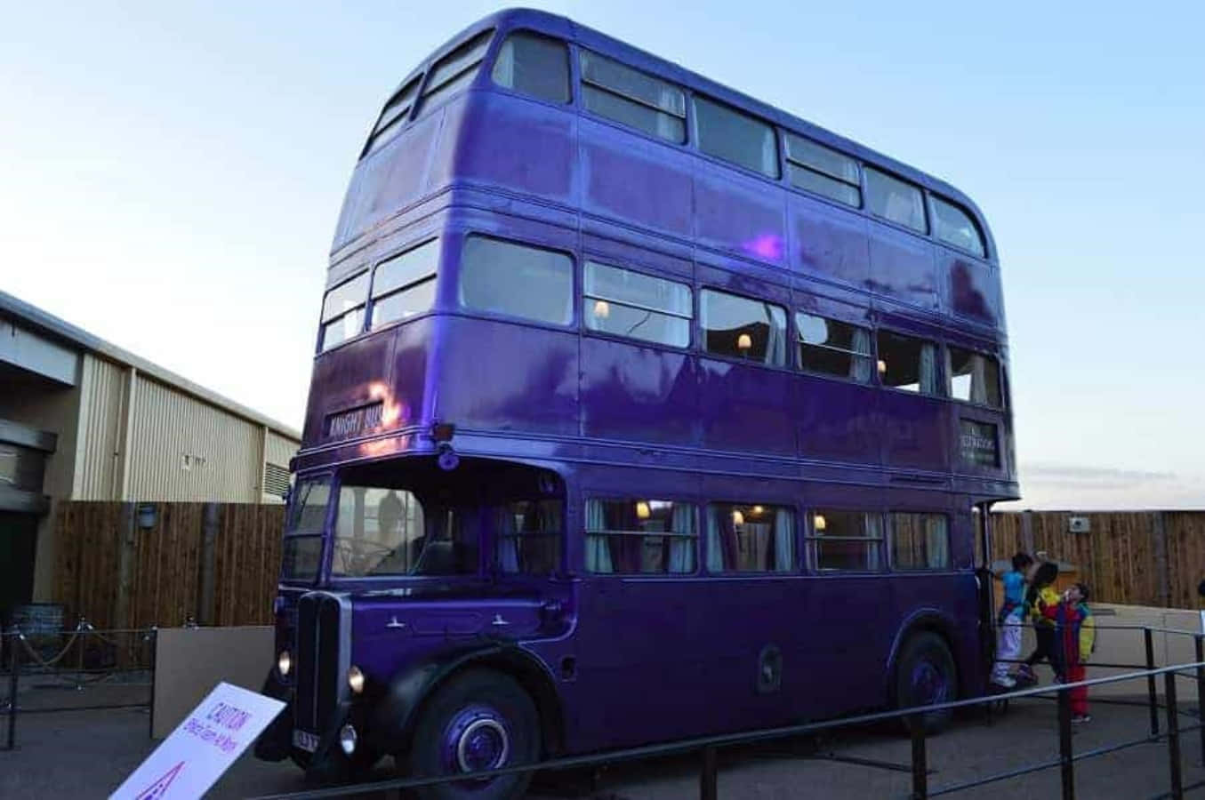 The Hogwarts Knight Bus Stop, vintage double-decker bus, glossy purple, HD Desktop Wallpaper