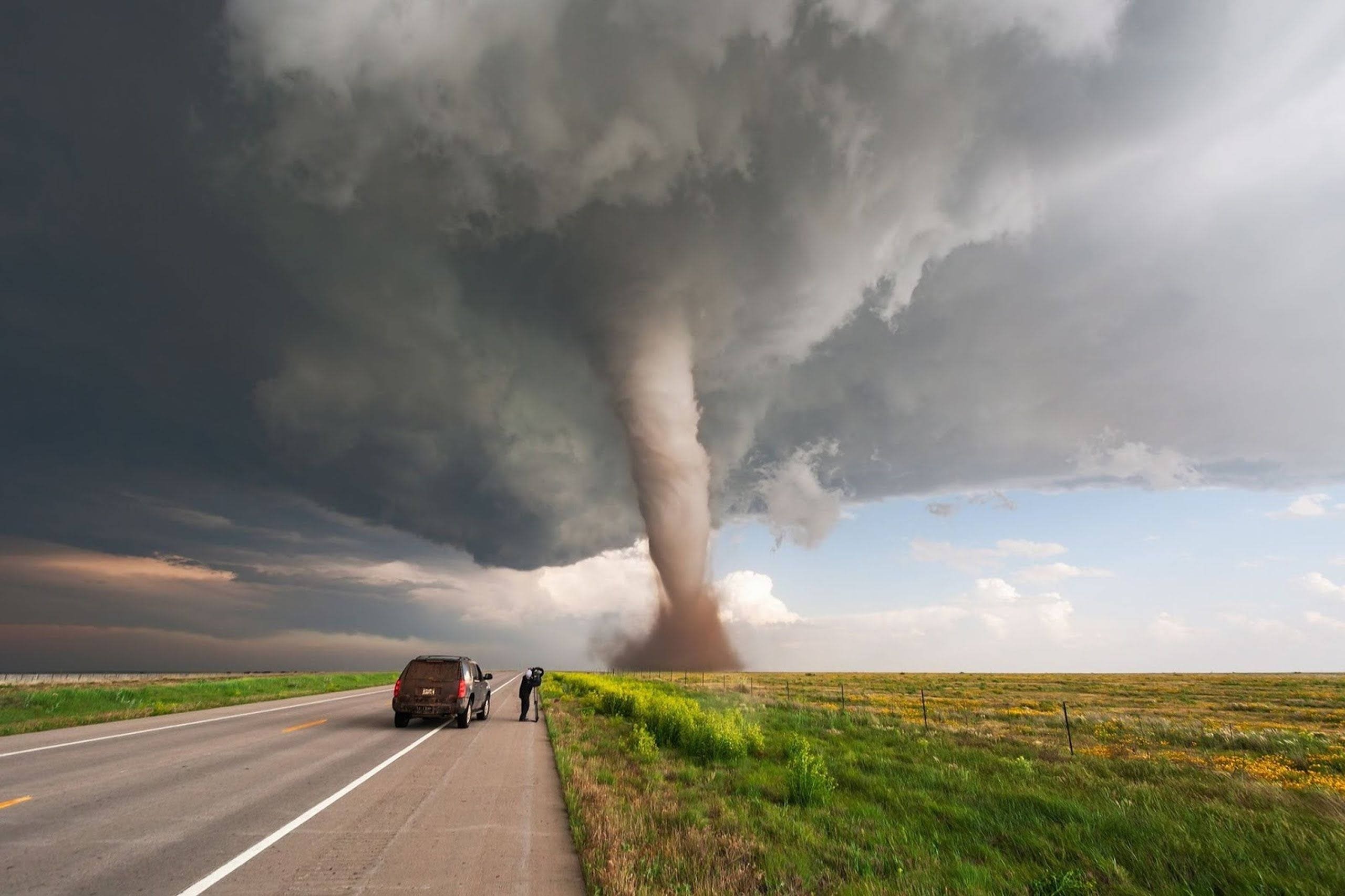 Hurricane, road, car, 2K Desktop Wallpaper