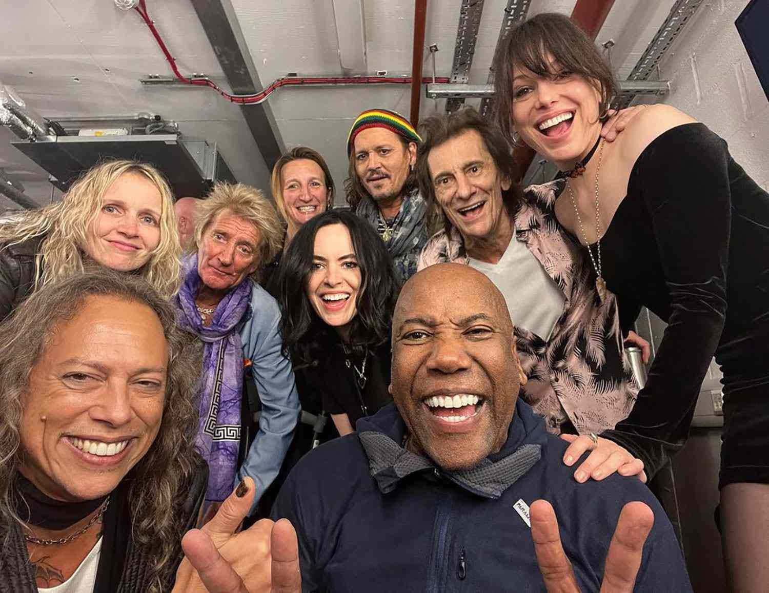 The Jeff Beck Group, backstage, exposed ceiling pipes, HD Desktop Wallpaper