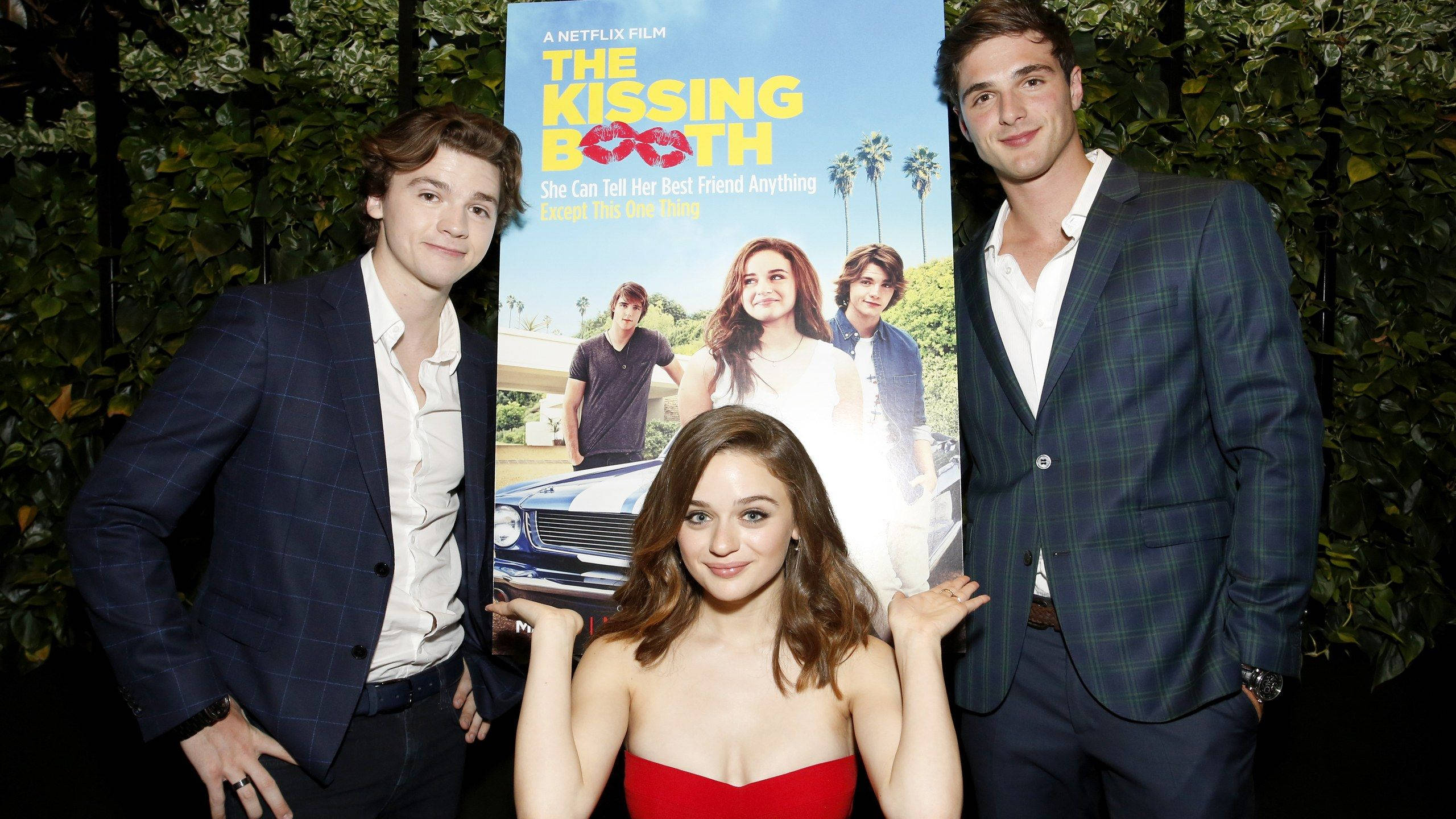 The Kissing Booth 2, The Kissing Booth, lush green hedge, 2K Desktop Wallpaper