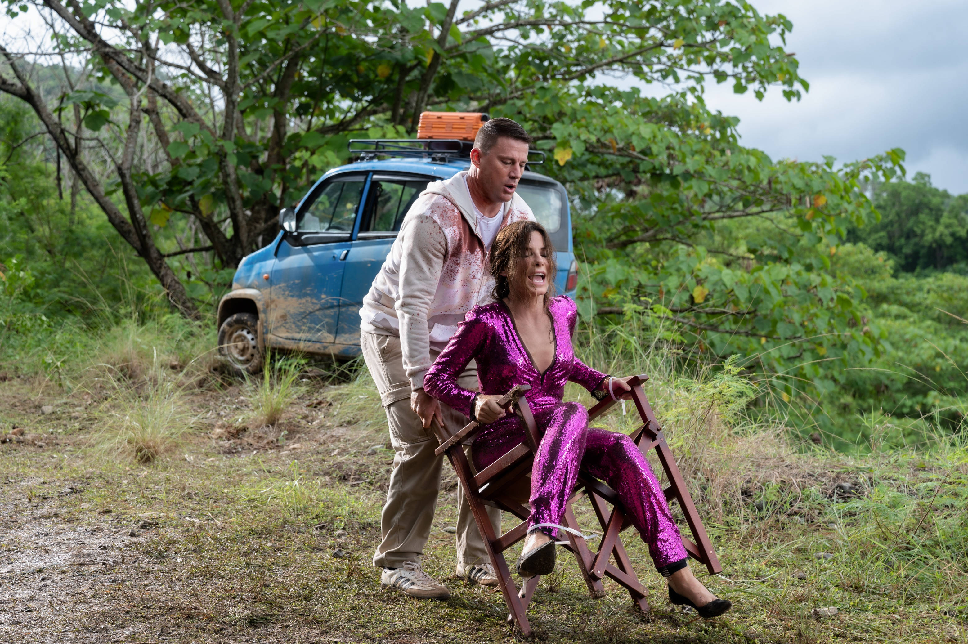 The Lost City, shimmering pink jumpsuit, director's chair, 2K Desktop Wallpaper