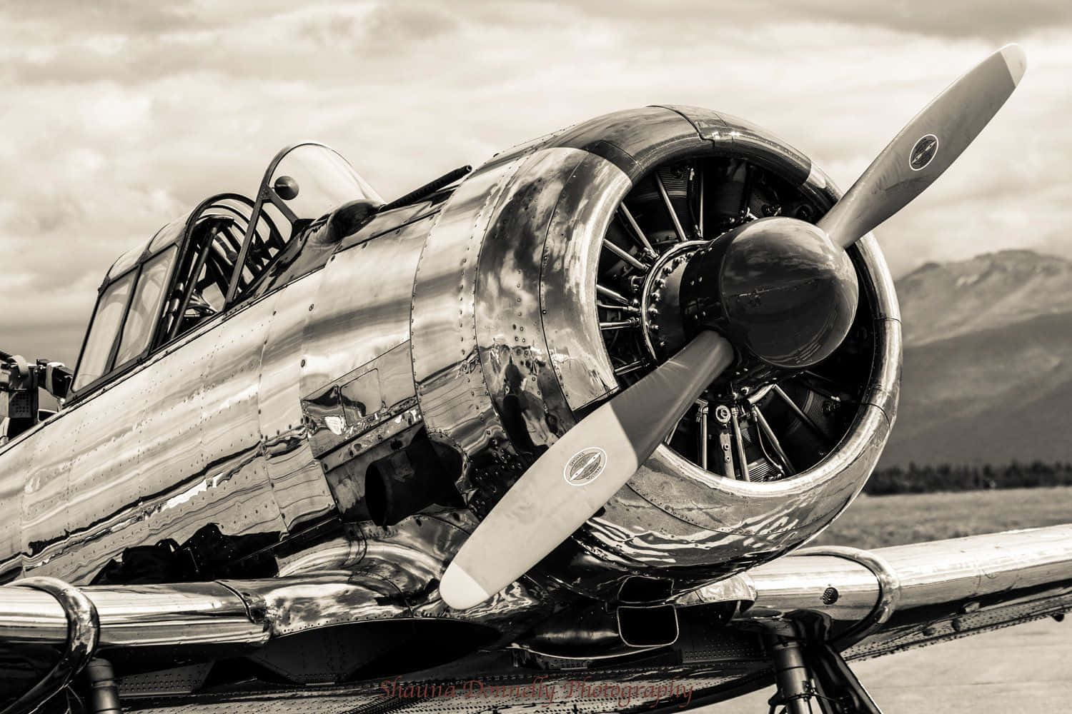 vintage military aircraft, gleaming metal fuselage, spinning propeller, HD Desktop Wallpaper