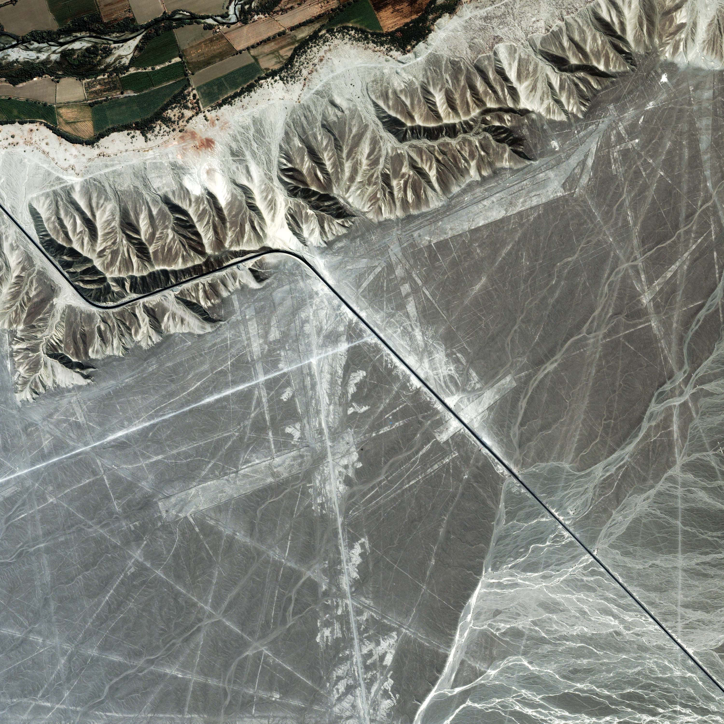 The Nazca Lines, rugged mountain ranges, cracked desert plains, 2K Desktop Wallpaper