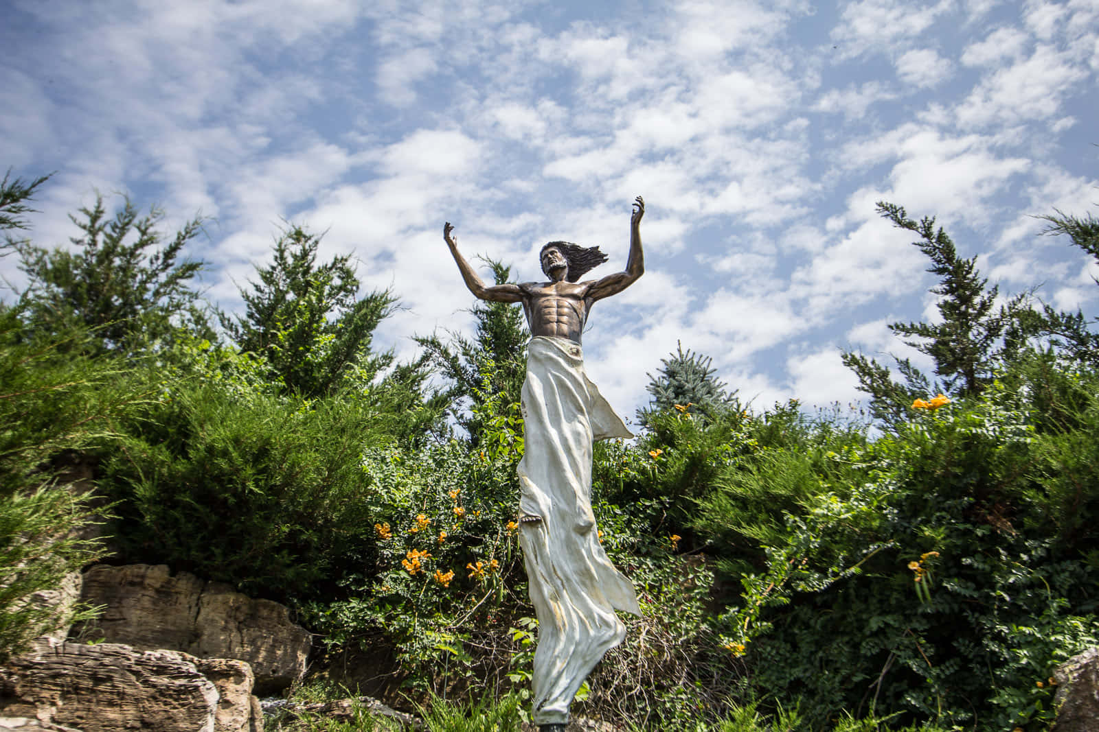 resurrection statue, bronze statue, muscular figure, HD Desktop Wallpaper