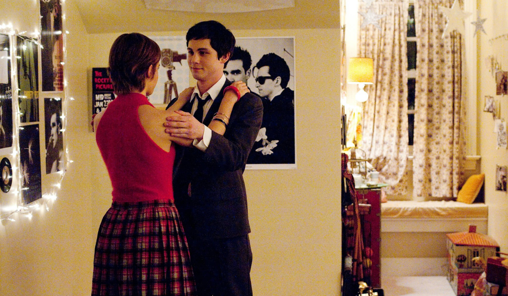 The Perks of Being a Wallflower, dance, cozy bedroom, Full HD Desktop Wallpaper