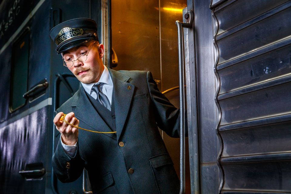 The Polar Express, train conductor, dark uniform, SD Desktop Wallpaper