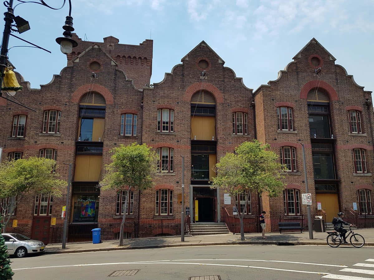 The Rocks Sydney, red brick building, arched windows, SD Desktop Wallpaper