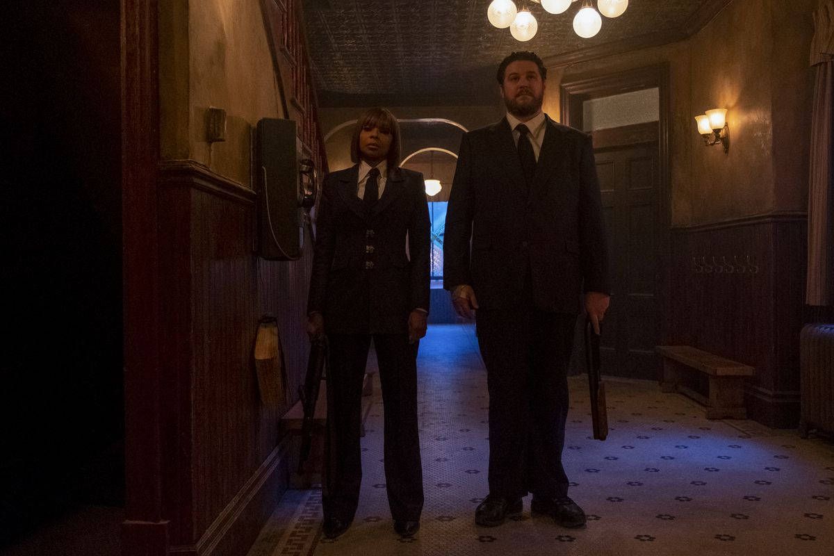The Umbrella Academy, dark suits, dimly lit vintage hallway, SD Desktop Wallpaper