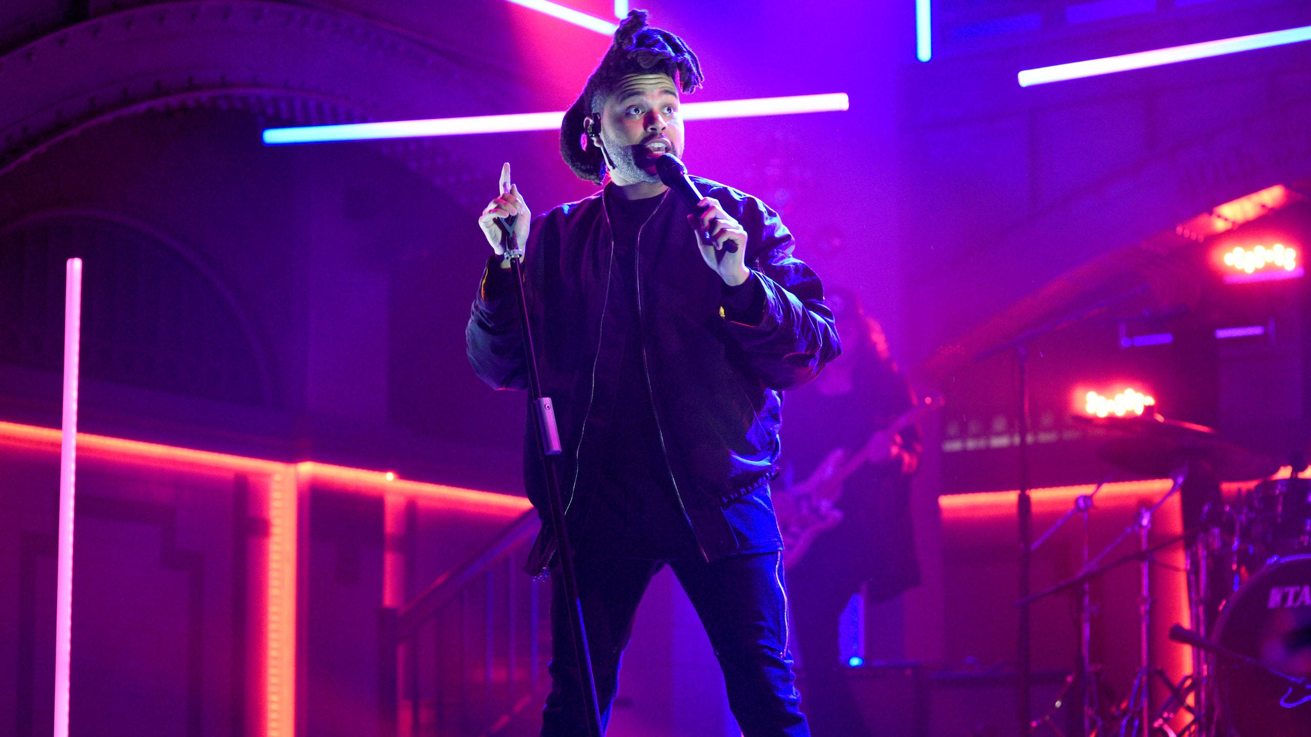 The Weeknd, mic, neon lights, 2K Desktop Wallpaper