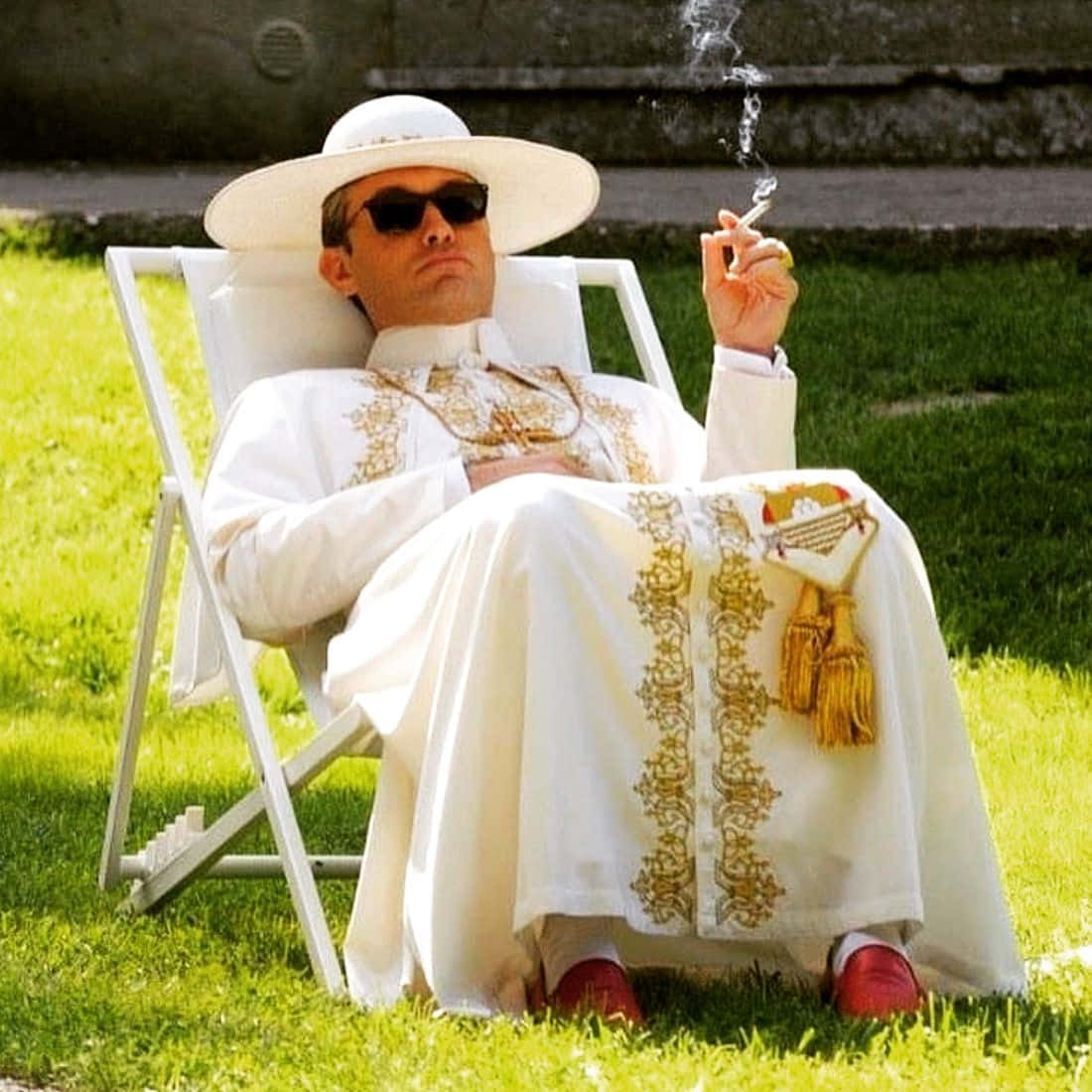The Young Pope, white papal robes, sunglasses, SD Desktop Wallpaper
