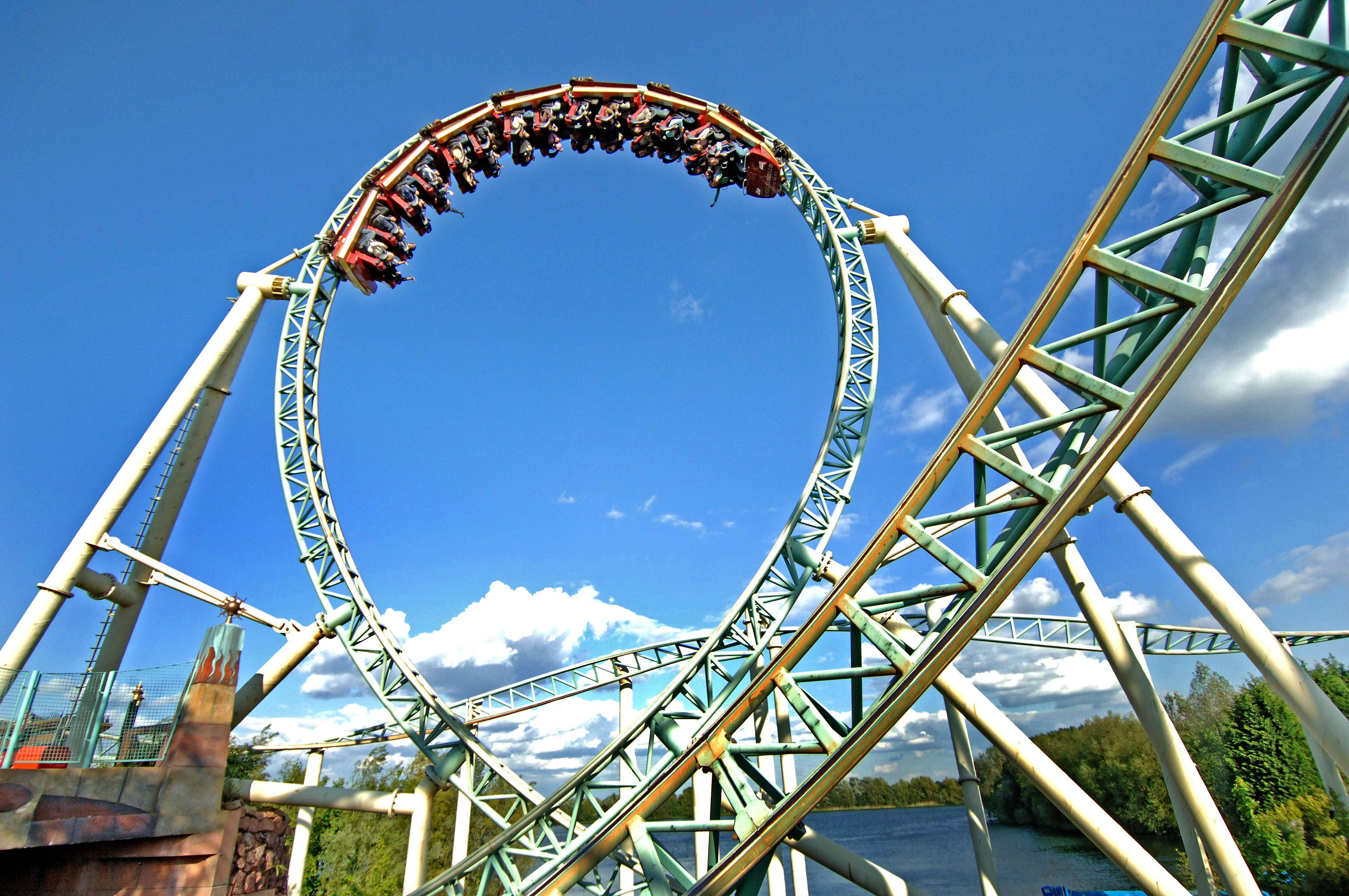 roller coaster, loop, bright blue sky, 4K Desktop Wallpaper